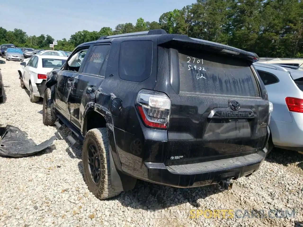 3 Photograph of a damaged car JTEZU5JR8L5222701 TOYOTA 4RUNNER 2020