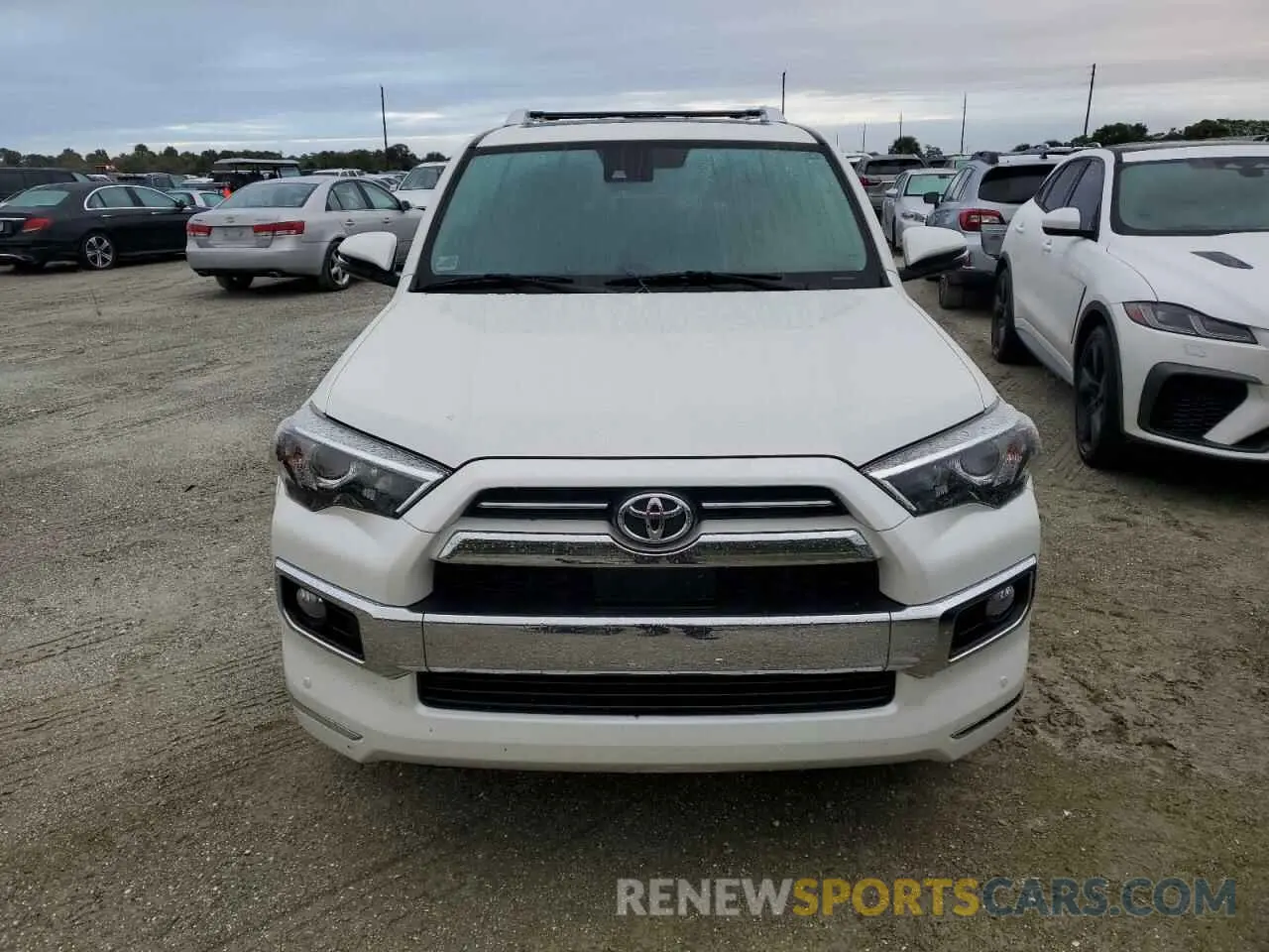 5 Photograph of a damaged car JTEZU5JR9L5227552 TOYOTA 4RUNNER 2020