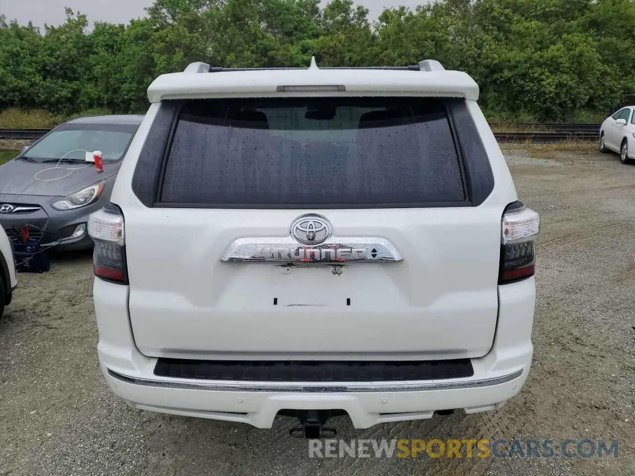6 Photograph of a damaged car JTEZU5JR9L5227552 TOYOTA 4RUNNER 2020