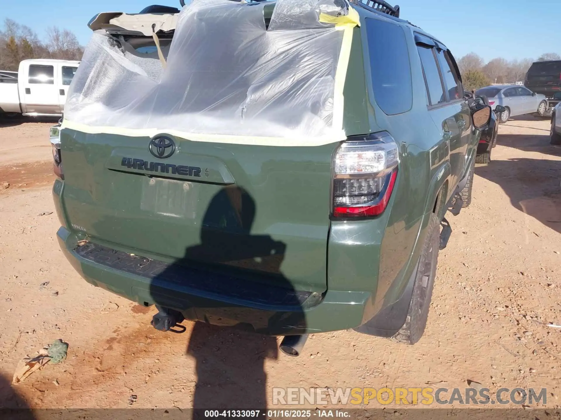 4 Photograph of a damaged car JTEBU5JR0M5967381 TOYOTA 4RUNNER 2021
