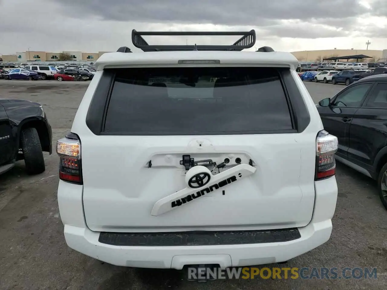 6 Photograph of a damaged car JTEBU5JR4M5923884 TOYOTA 4RUNNER 2021