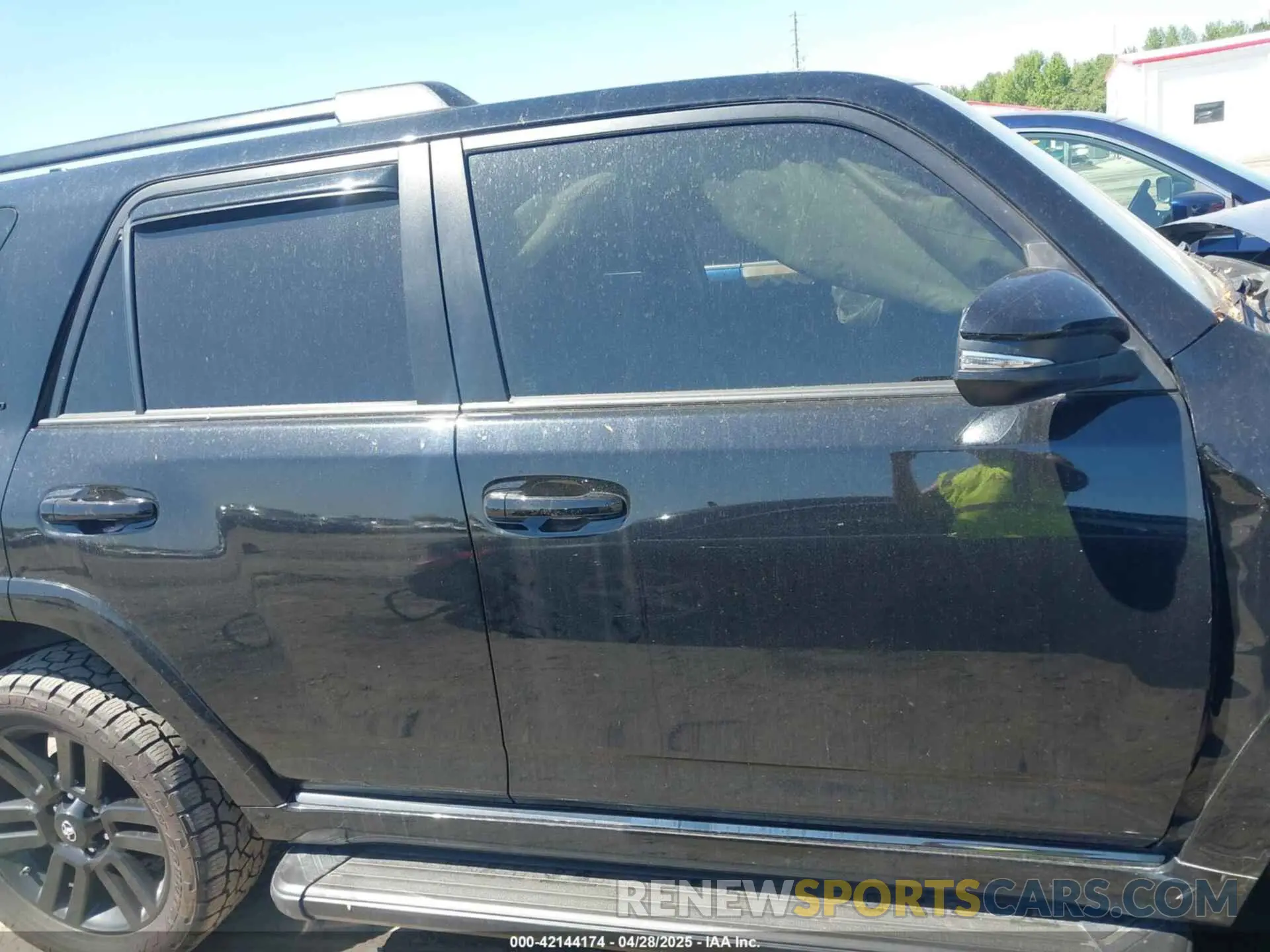 13 Photograph of a damaged car JTECU5JR5M5246848 TOYOTA 4RUNNER 2021
