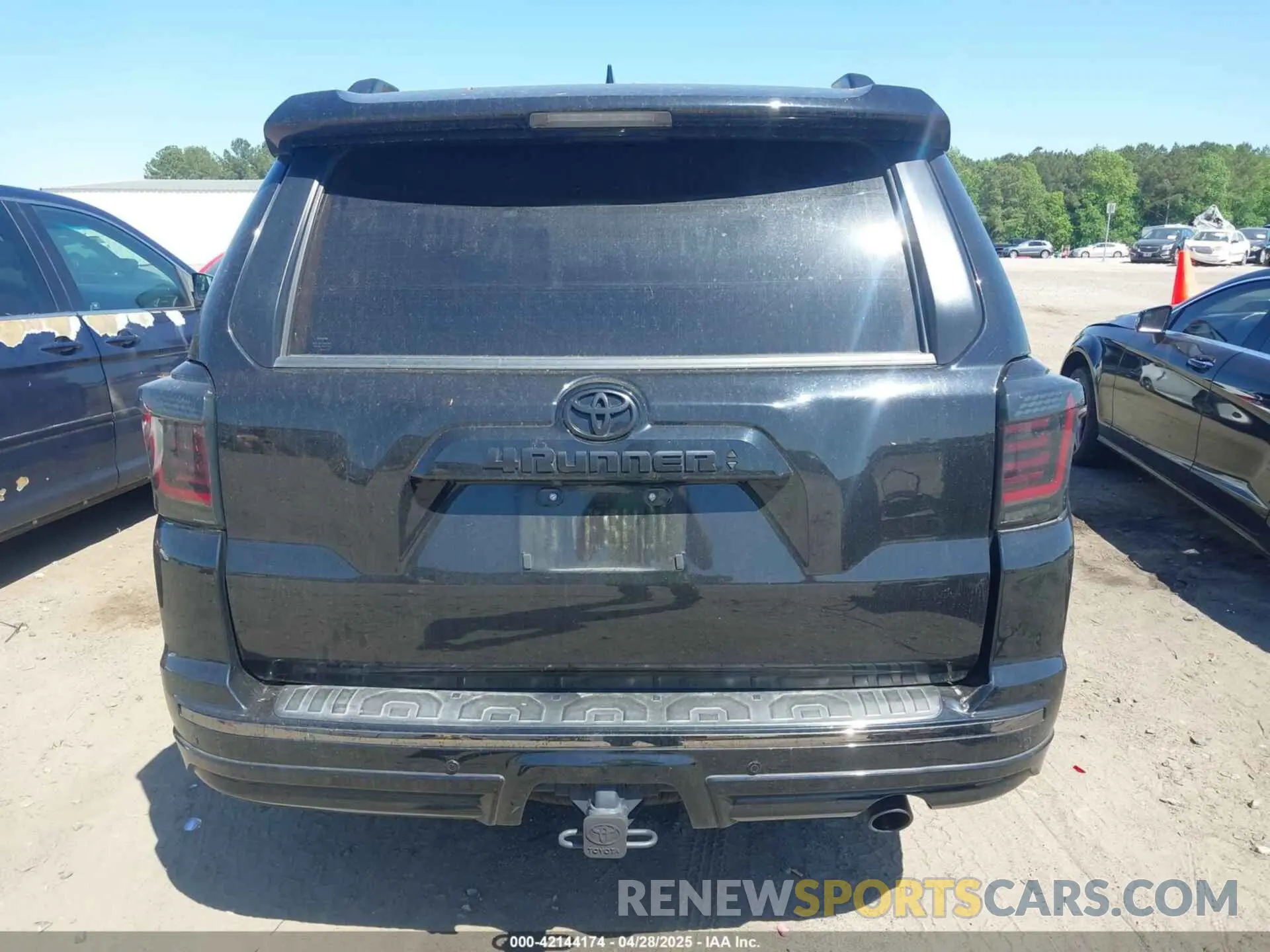 16 Photograph of a damaged car JTECU5JR5M5246848 TOYOTA 4RUNNER 2021