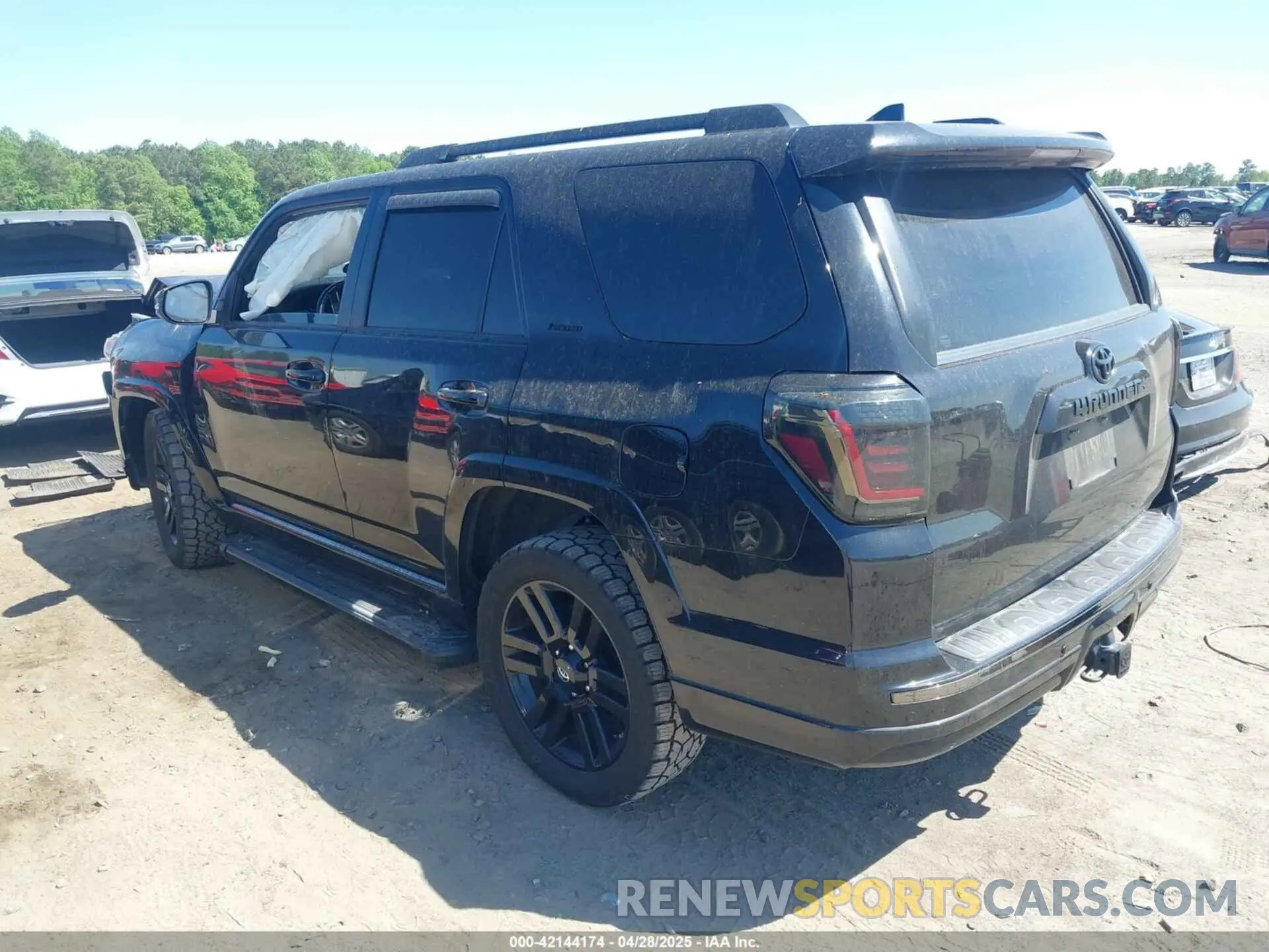 3 Photograph of a damaged car JTECU5JR5M5246848 TOYOTA 4RUNNER 2021
