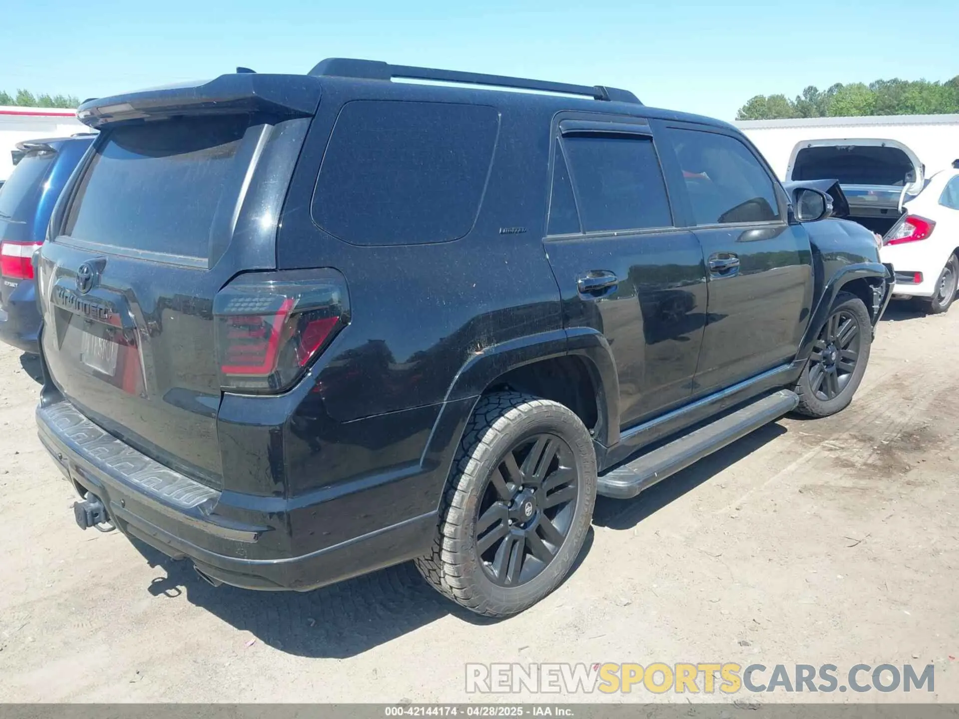 4 Photograph of a damaged car JTECU5JR5M5246848 TOYOTA 4RUNNER 2021