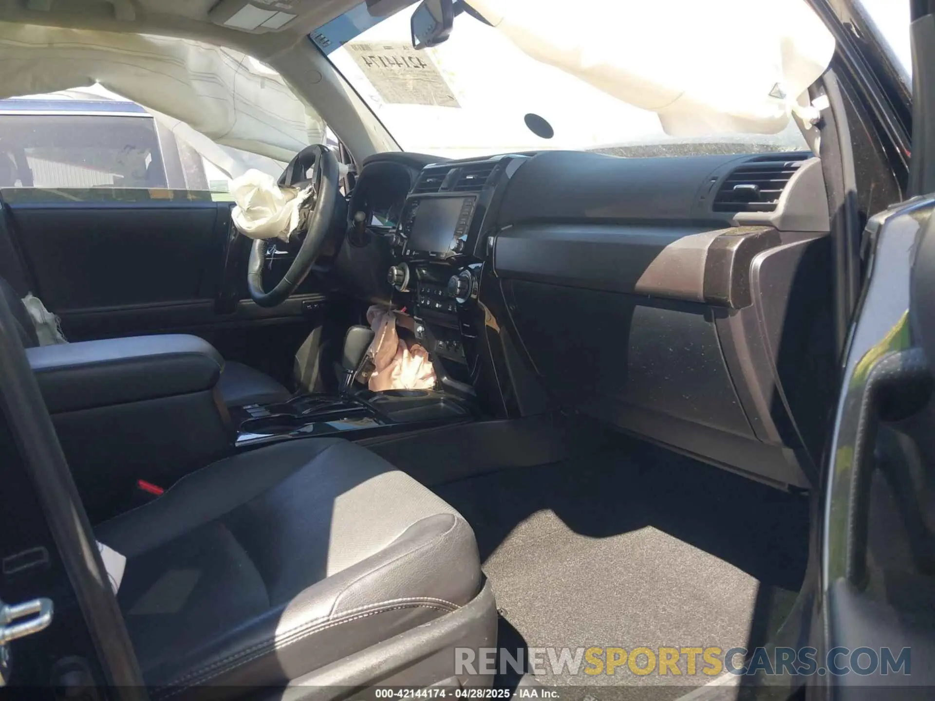 5 Photograph of a damaged car JTECU5JR5M5246848 TOYOTA 4RUNNER 2021