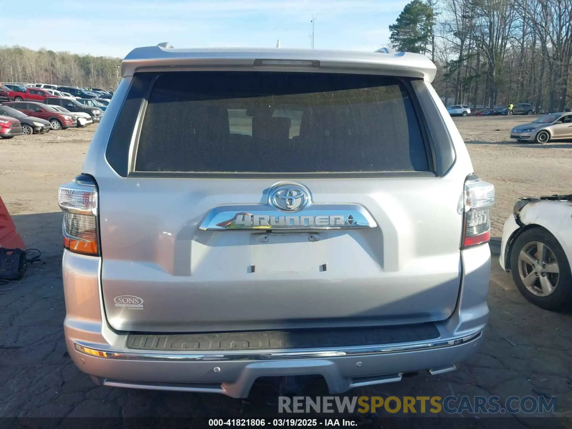 16 Photograph of a damaged car JTEDU5JR5M5250242 TOYOTA 4RUNNER 2021