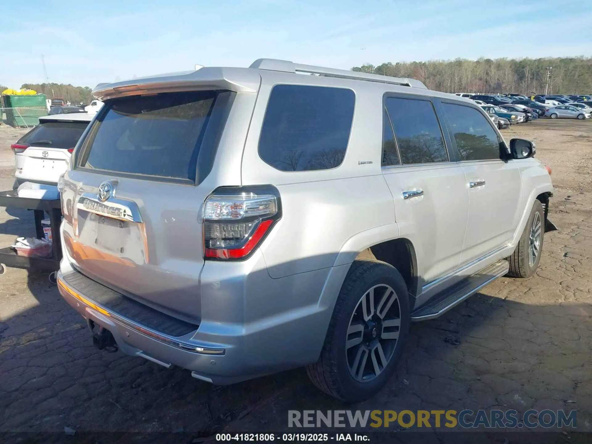 4 Photograph of a damaged car JTEDU5JR5M5250242 TOYOTA 4RUNNER 2021