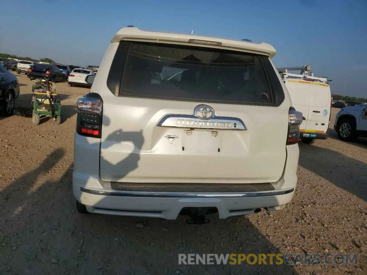 6 Photograph of a damaged car JTEDU5JR8M5228672 TOYOTA 4RUNNER 2021