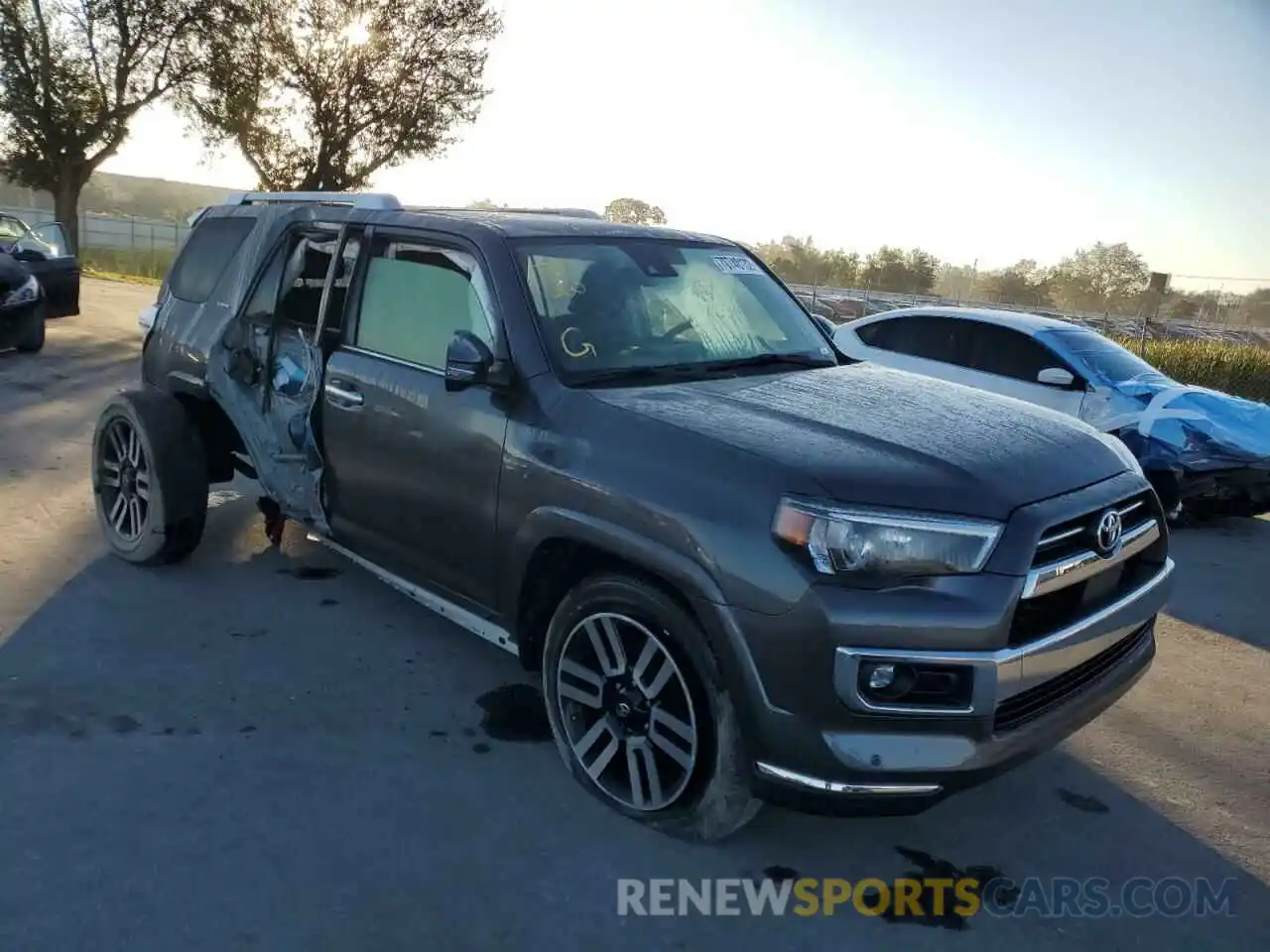 4 Photograph of a damaged car JTEDU5JR9M5229510 TOYOTA 4RUNNER 2021