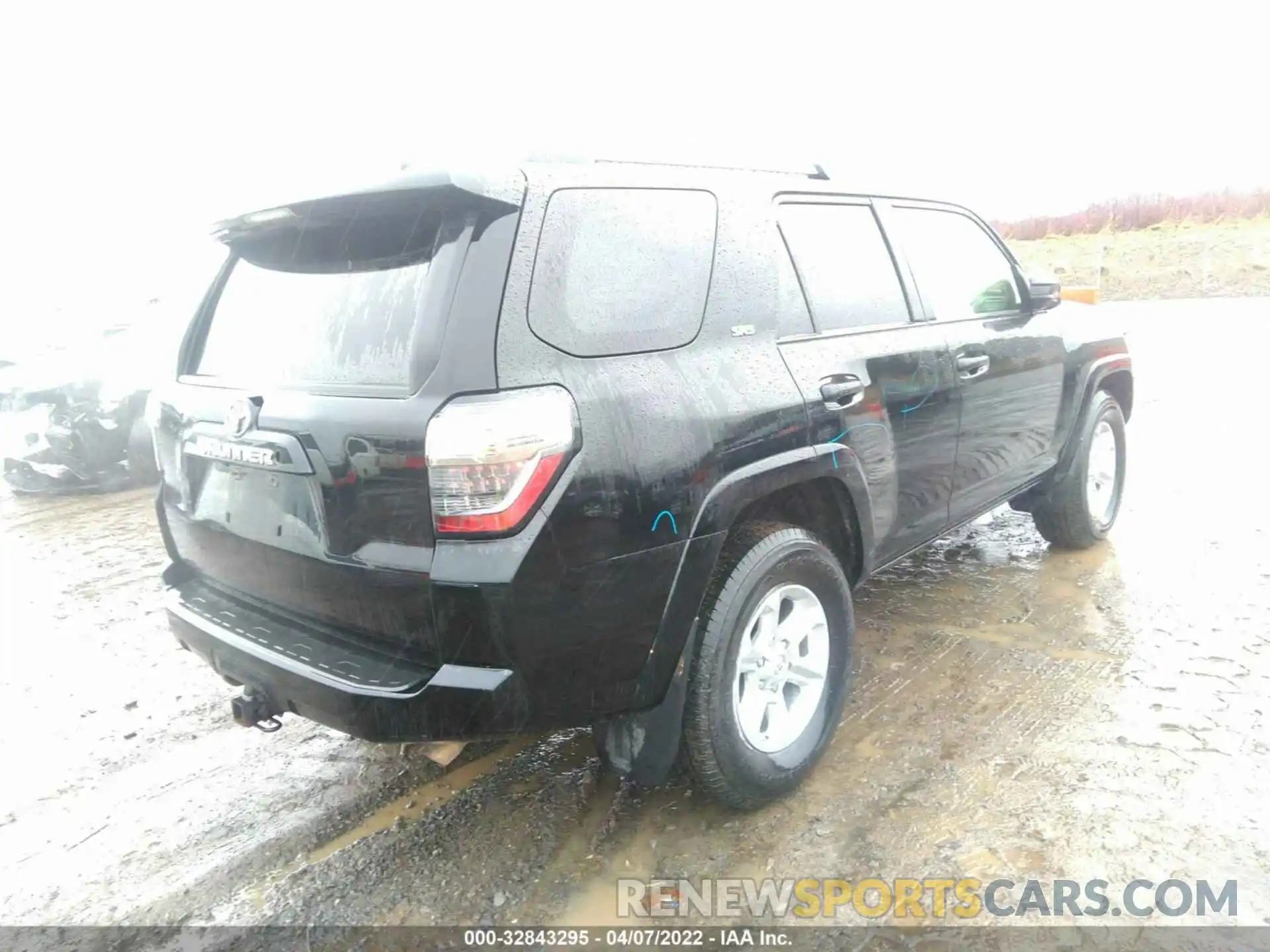 4 Photograph of a damaged car JTEEU5JR0M5231487 TOYOTA 4RUNNER 2021