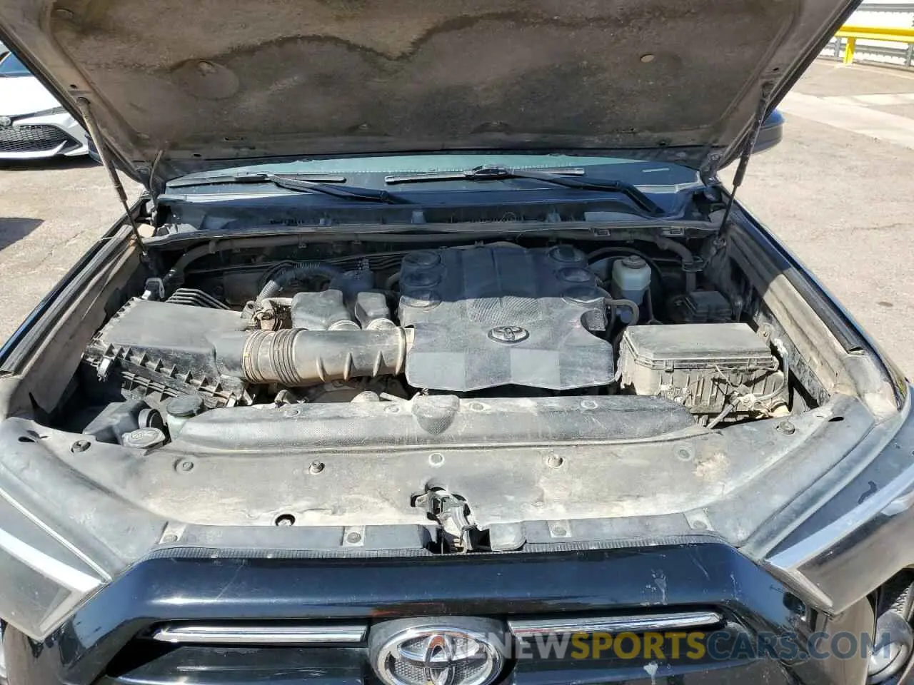 12 Photograph of a damaged car JTEEU5JR1M5234852 TOYOTA 4RUNNER 2021