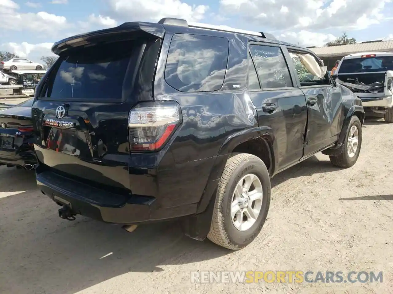 4 Photograph of a damaged car JTEEU5JR1M5237167 TOYOTA 4RUNNER 2021