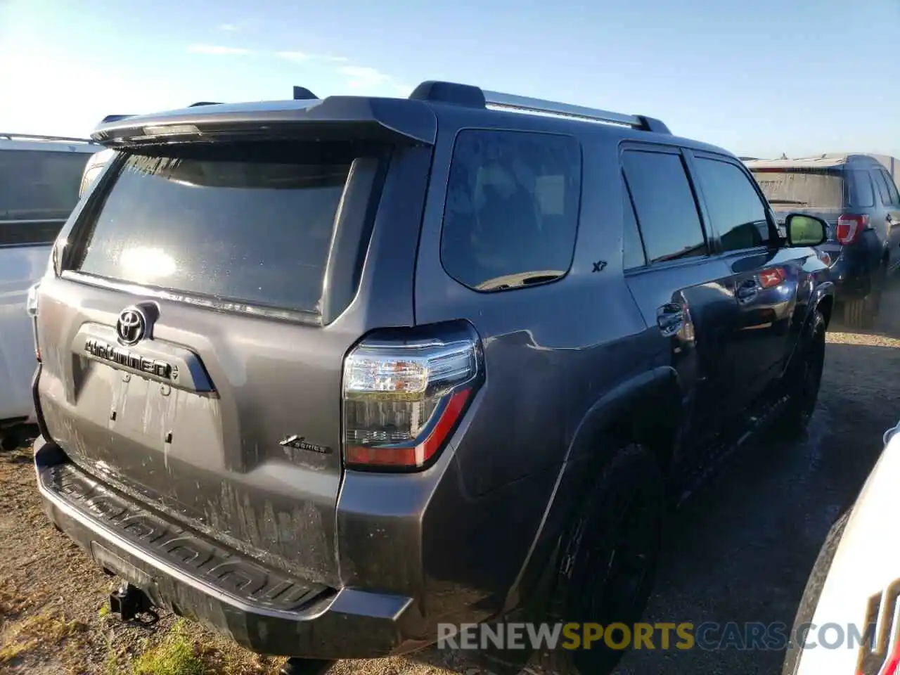 4 Photograph of a damaged car JTEEU5JR1M5251277 TOYOTA 4RUNNER 2021