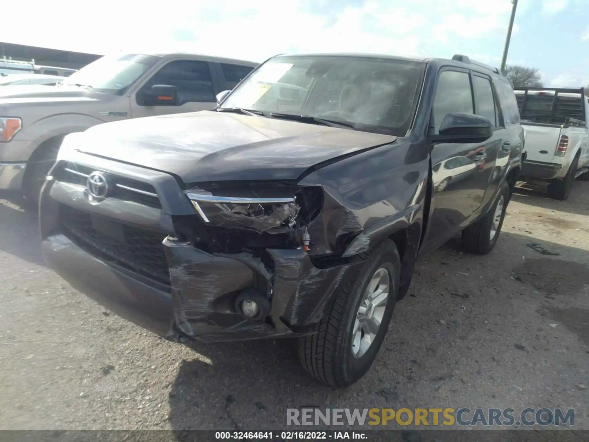 2 Photograph of a damaged car JTEEU5JR3M5233458 TOYOTA 4RUNNER 2021