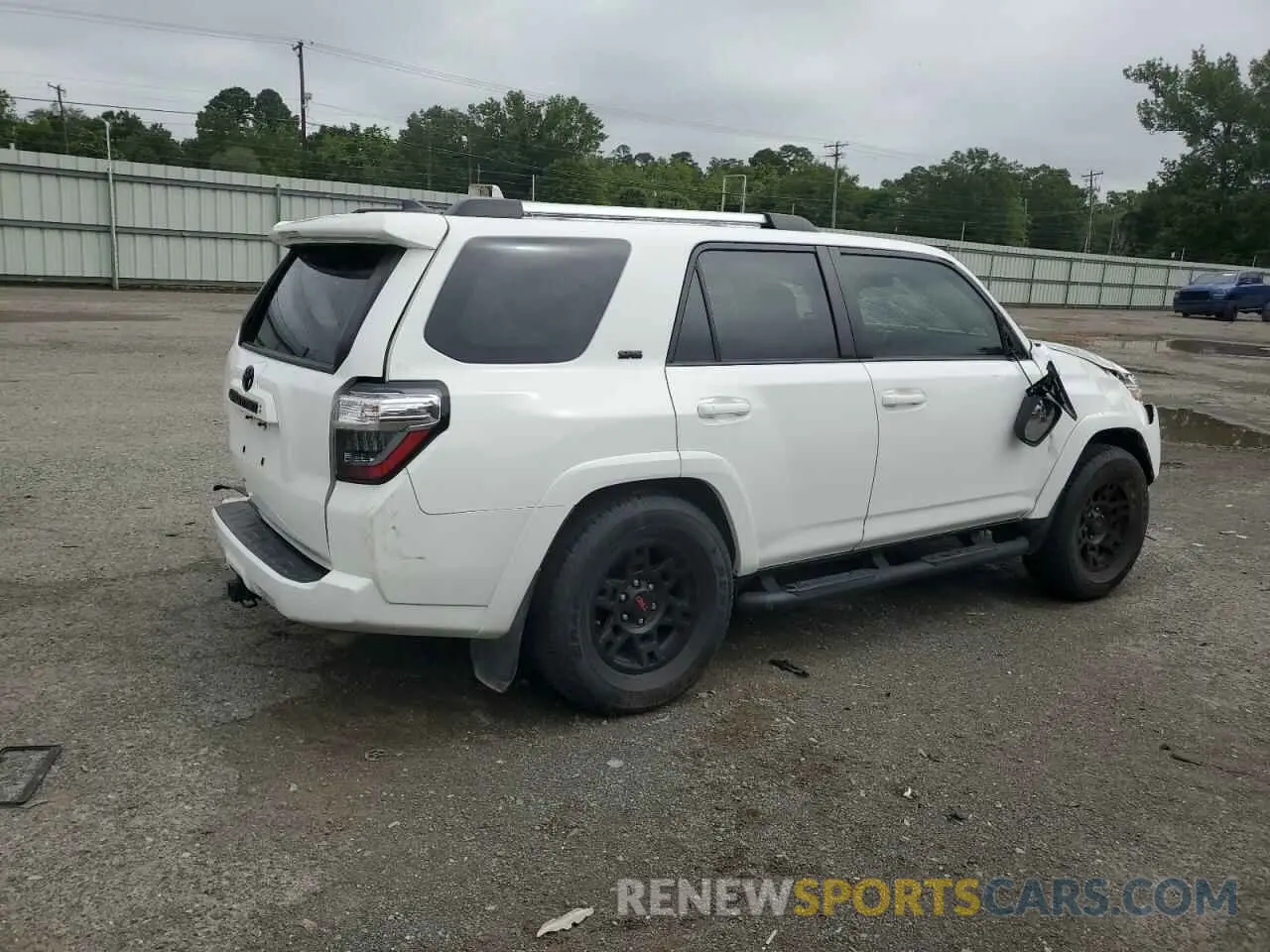 3 Photograph of a damaged car JTEEU5JR3M5249370 TOYOTA 4RUNNER 2021