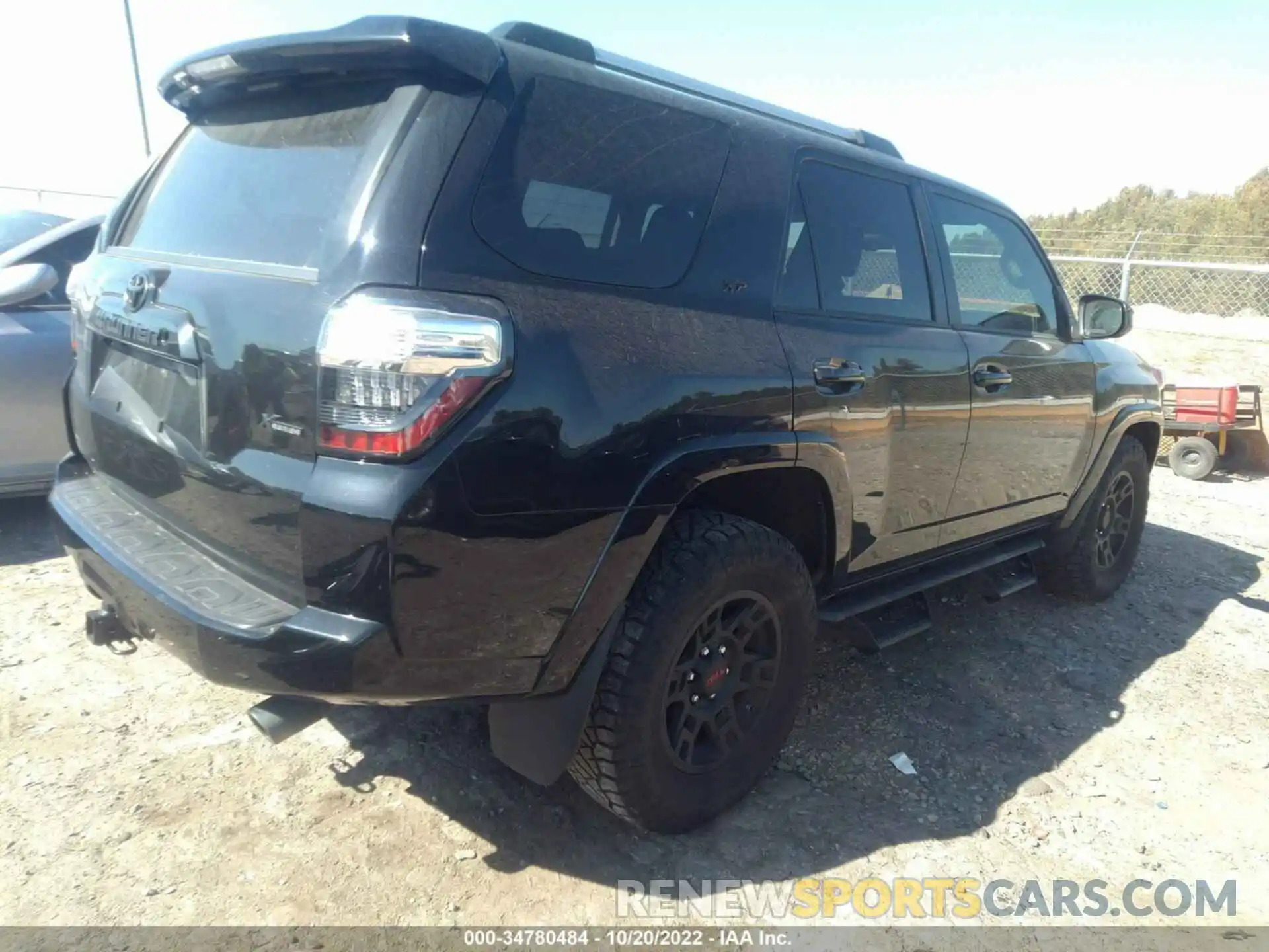 4 Photograph of a damaged car JTEEU5JR4M5228592 TOYOTA 4RUNNER 2021