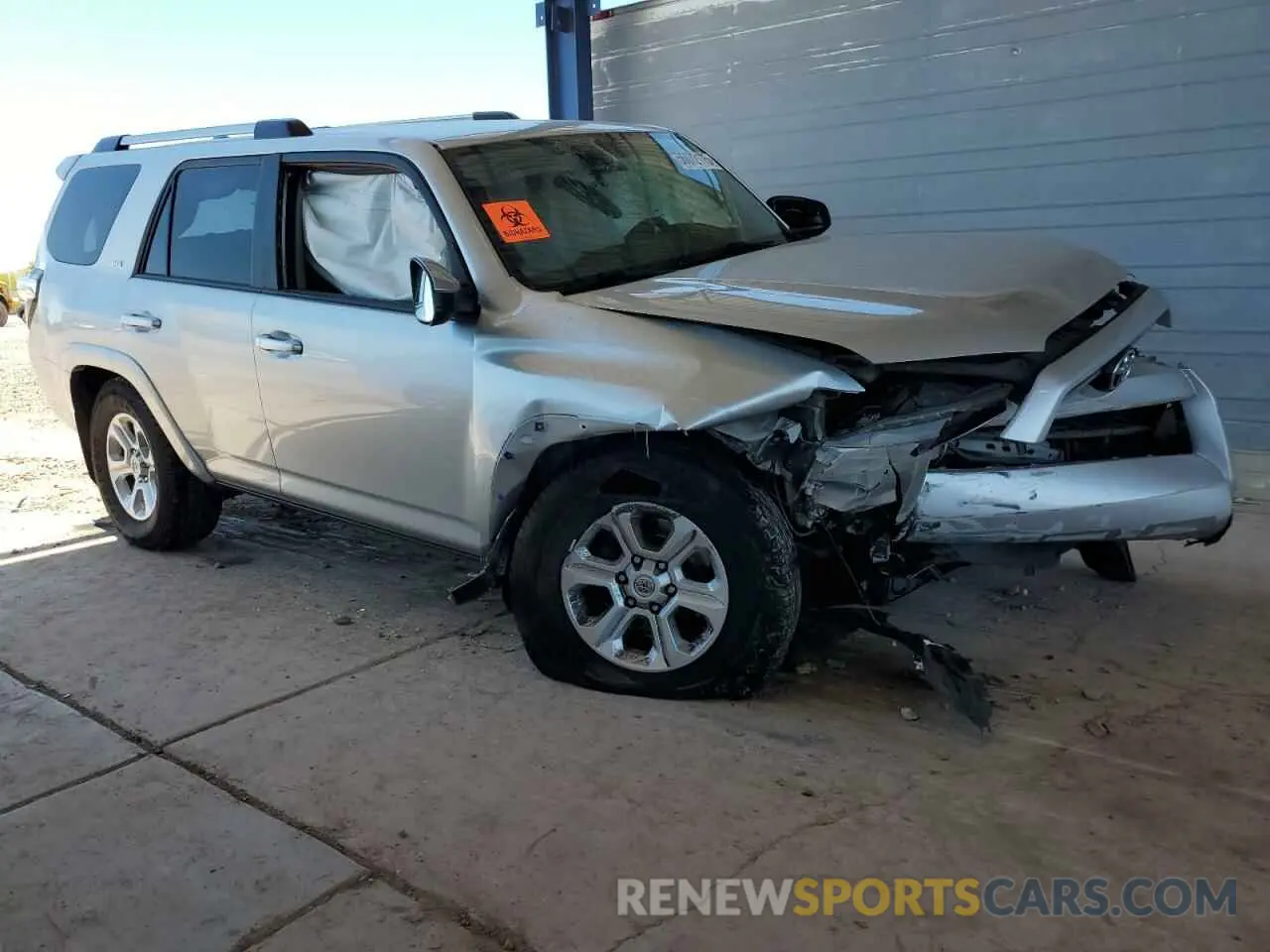 4 Photograph of a damaged car JTEEU5JR4M5230634 TOYOTA 4RUNNER 2021