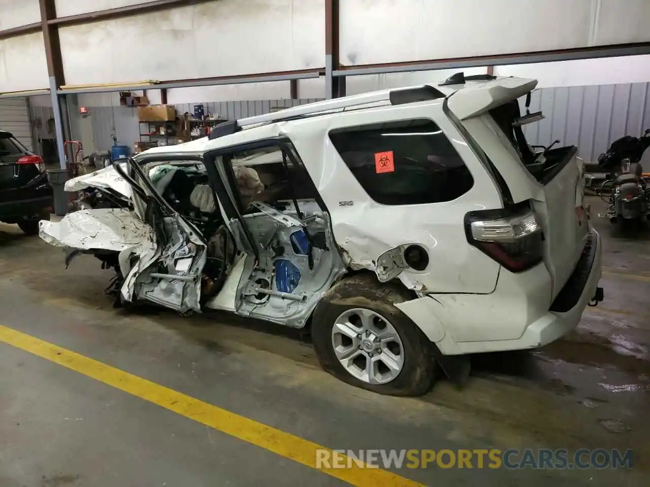 2 Photograph of a damaged car JTEEU5JR4M5232626 TOYOTA 4RUNNER 2021