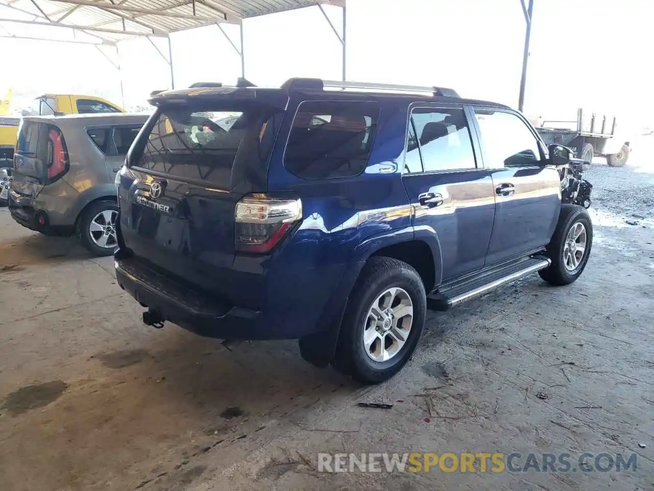 4 Photograph of a damaged car JTEEU5JR4M5234084 TOYOTA 4RUNNER 2021