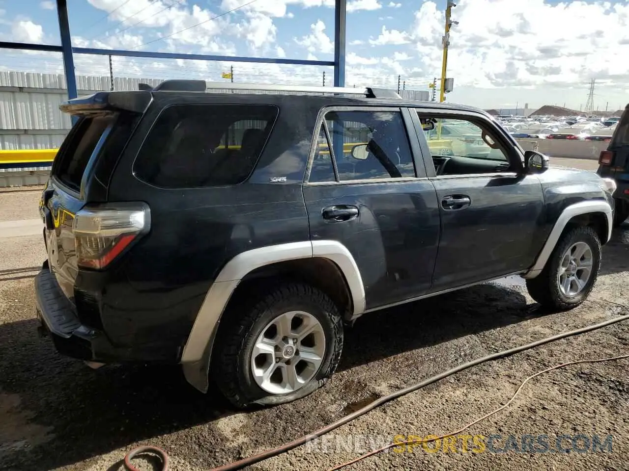 3 Photograph of a damaged car JTEEU5JR4M5242640 TOYOTA 4RUNNER 2021
