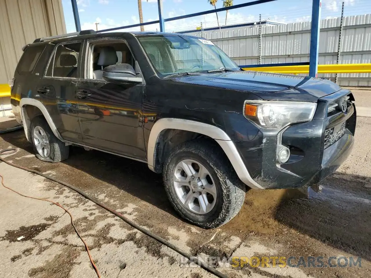 4 Photograph of a damaged car JTEEU5JR4M5242640 TOYOTA 4RUNNER 2021