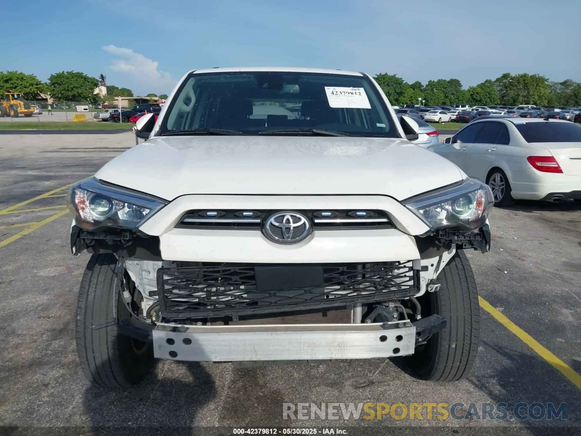 12 Photograph of a damaged car JTEEU5JR5M5231582 TOYOTA 4RUNNER 2021