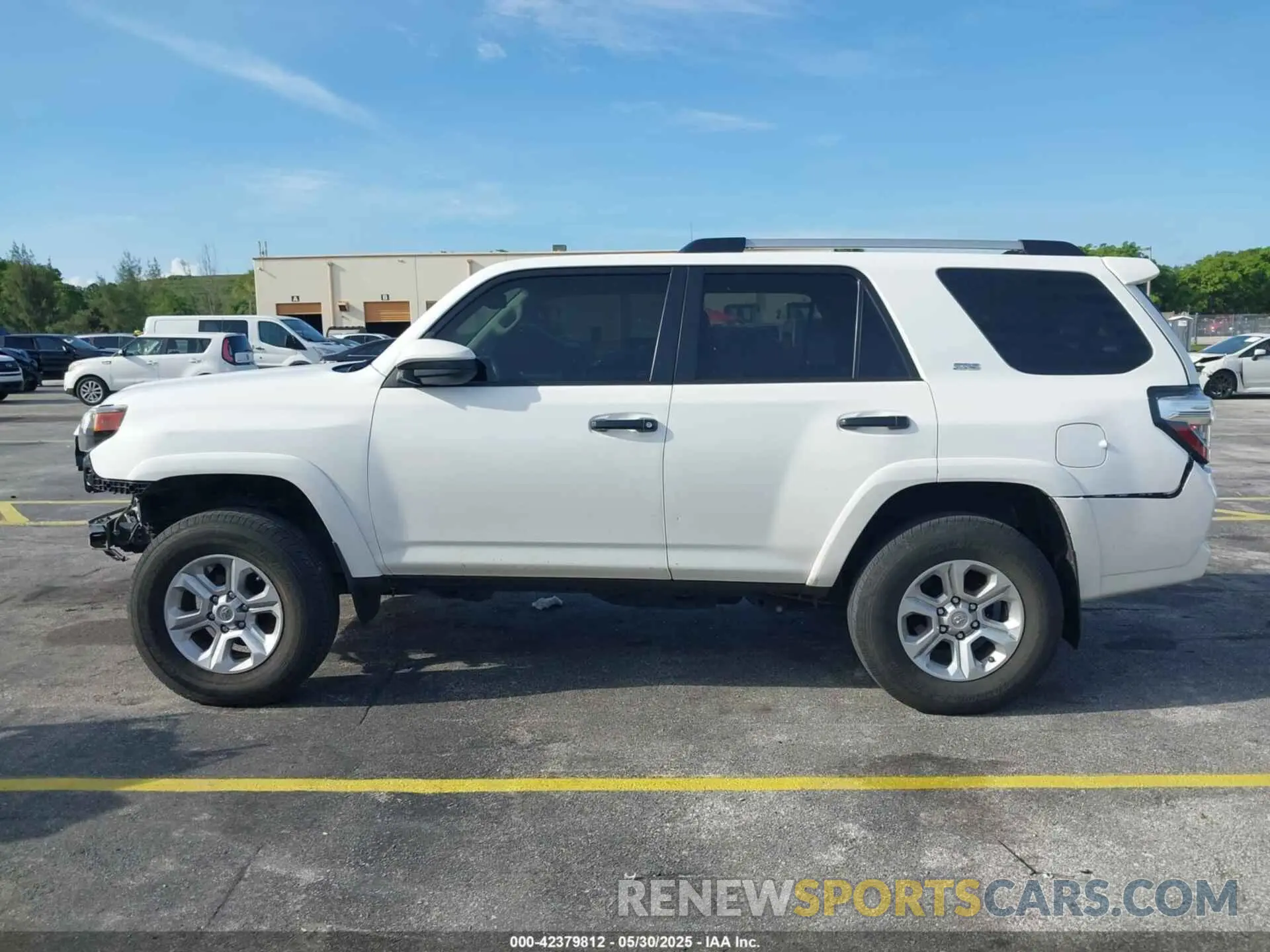 14 Photograph of a damaged car JTEEU5JR5M5231582 TOYOTA 4RUNNER 2021