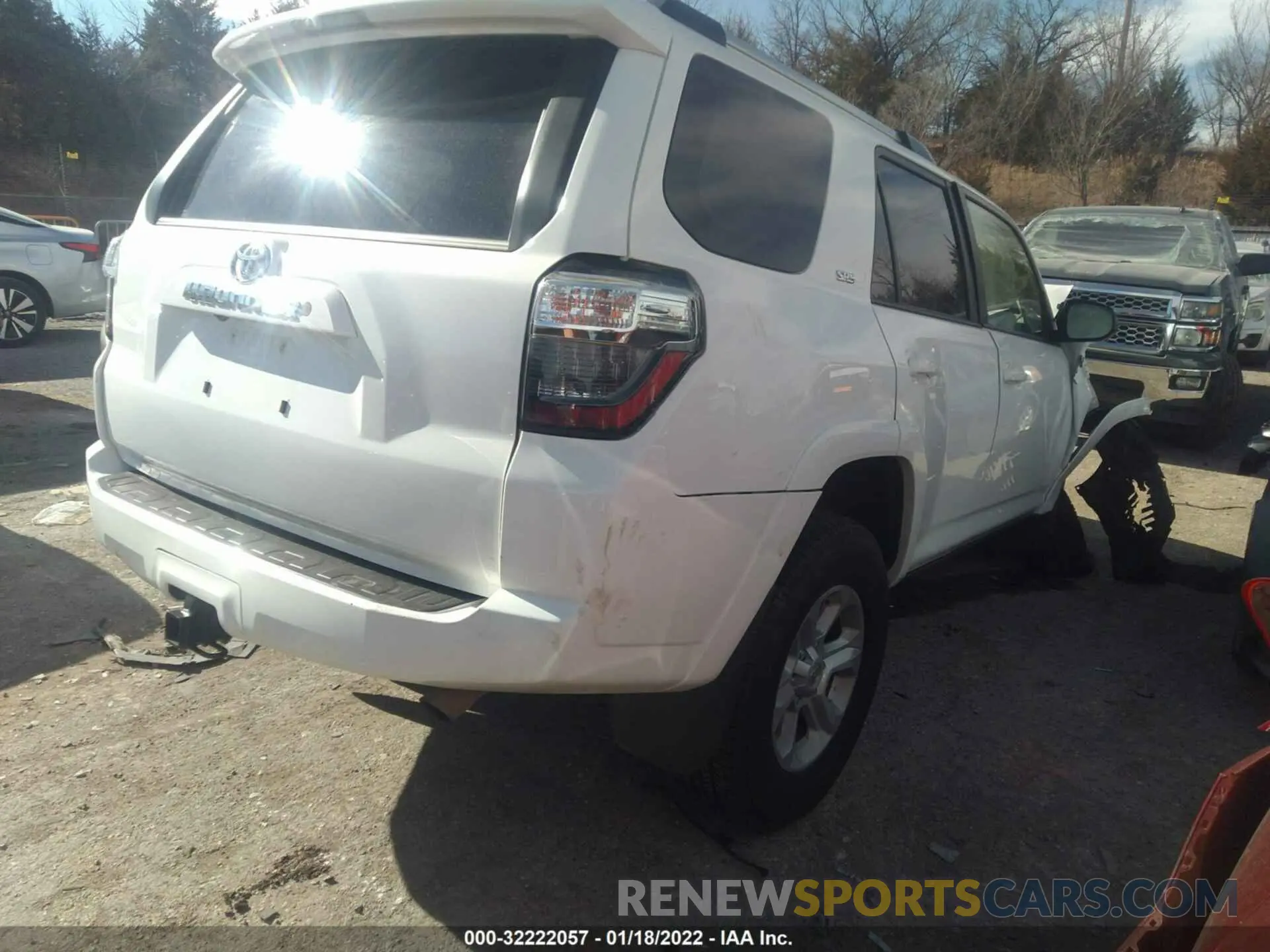 4 Photograph of a damaged car JTEEU5JR5M5234899 TOYOTA 4RUNNER 2021