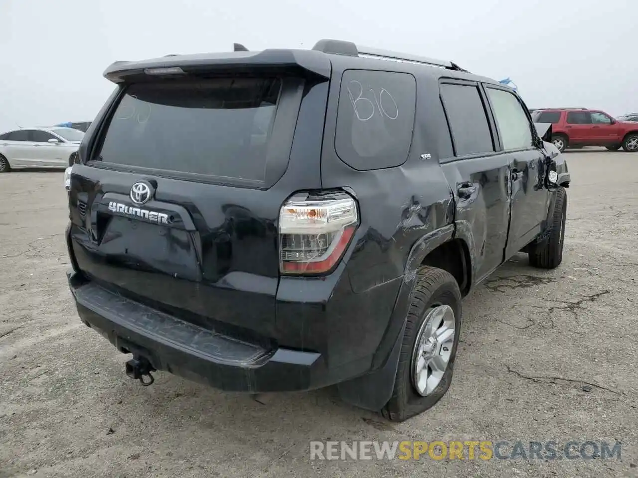 4 Photograph of a damaged car JTEEU5JR6M5236631 TOYOTA 4RUNNER 2021