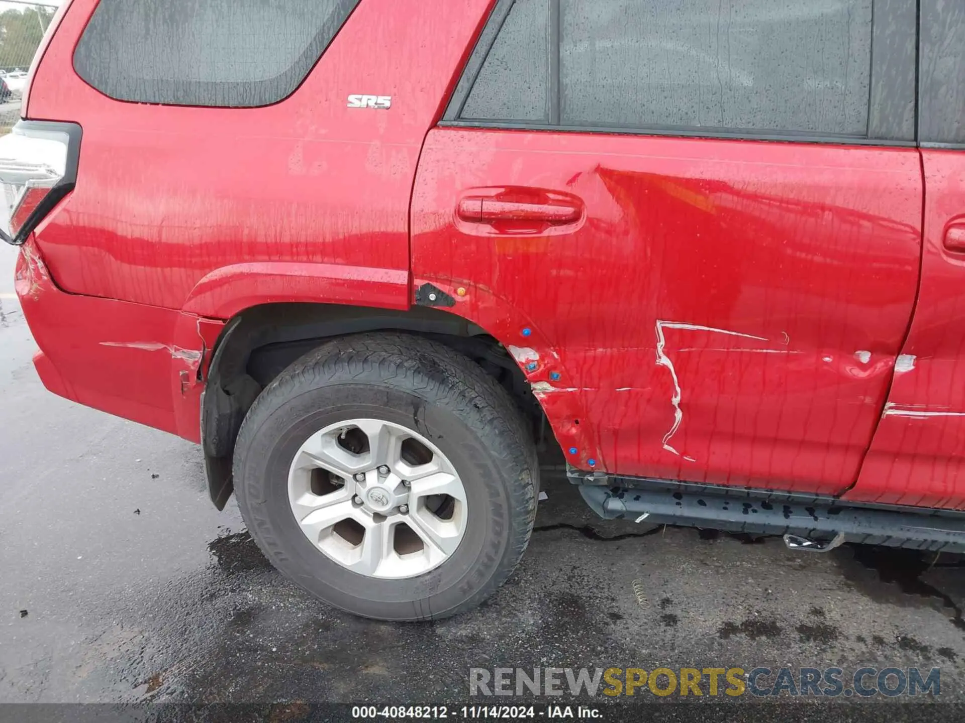 17 Photograph of a damaged car JTEEU5JR6M5249945 TOYOTA 4RUNNER 2021