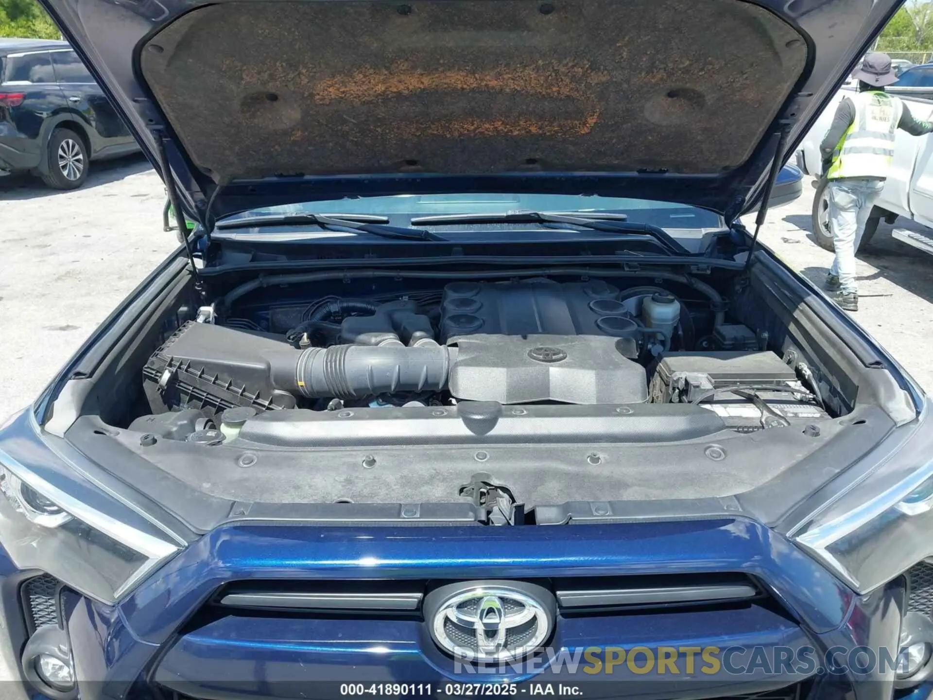 10 Photograph of a damaged car JTEEU5JR7M5238629 TOYOTA 4RUNNER 2021