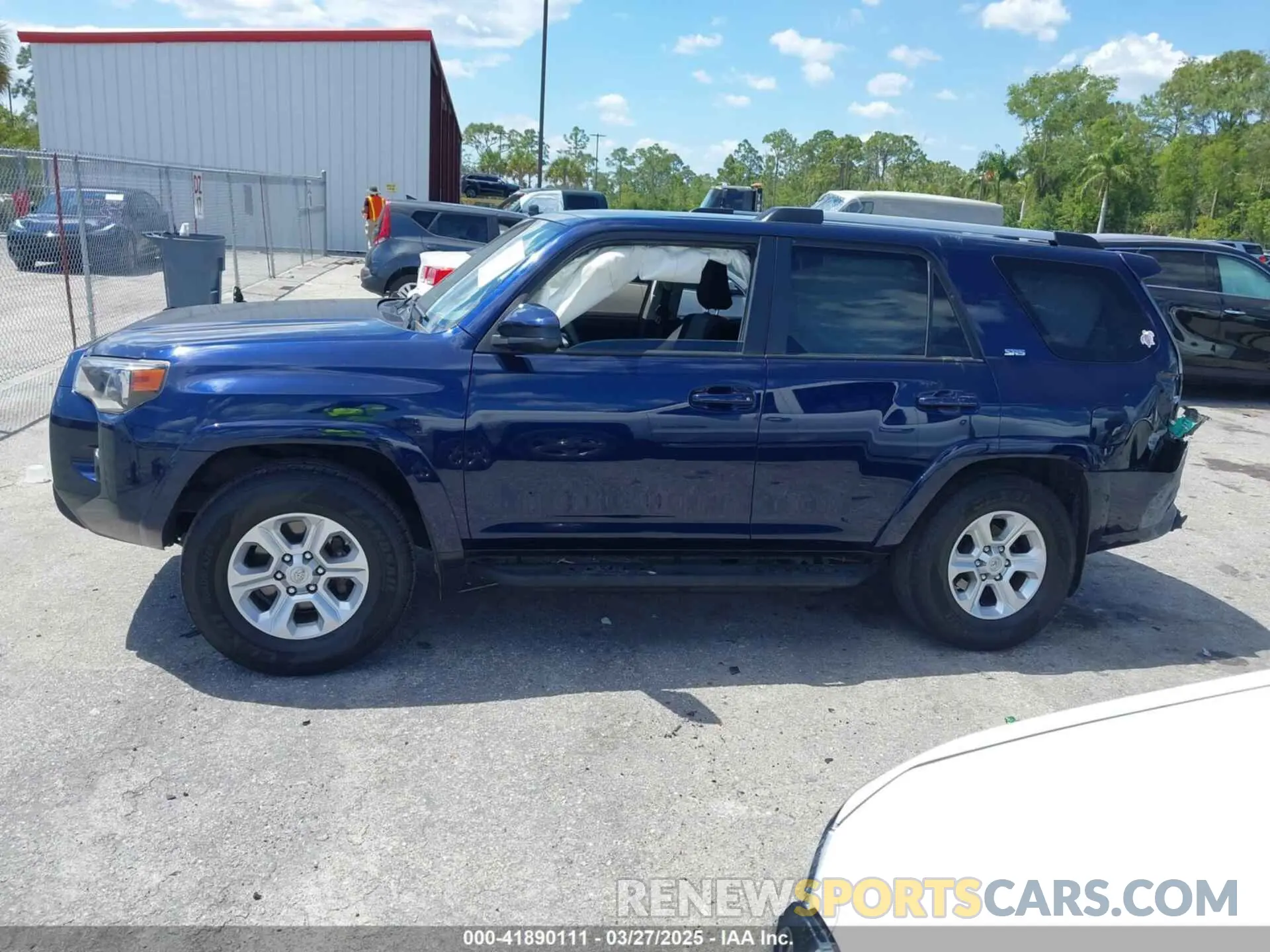 15 Photograph of a damaged car JTEEU5JR7M5238629 TOYOTA 4RUNNER 2021