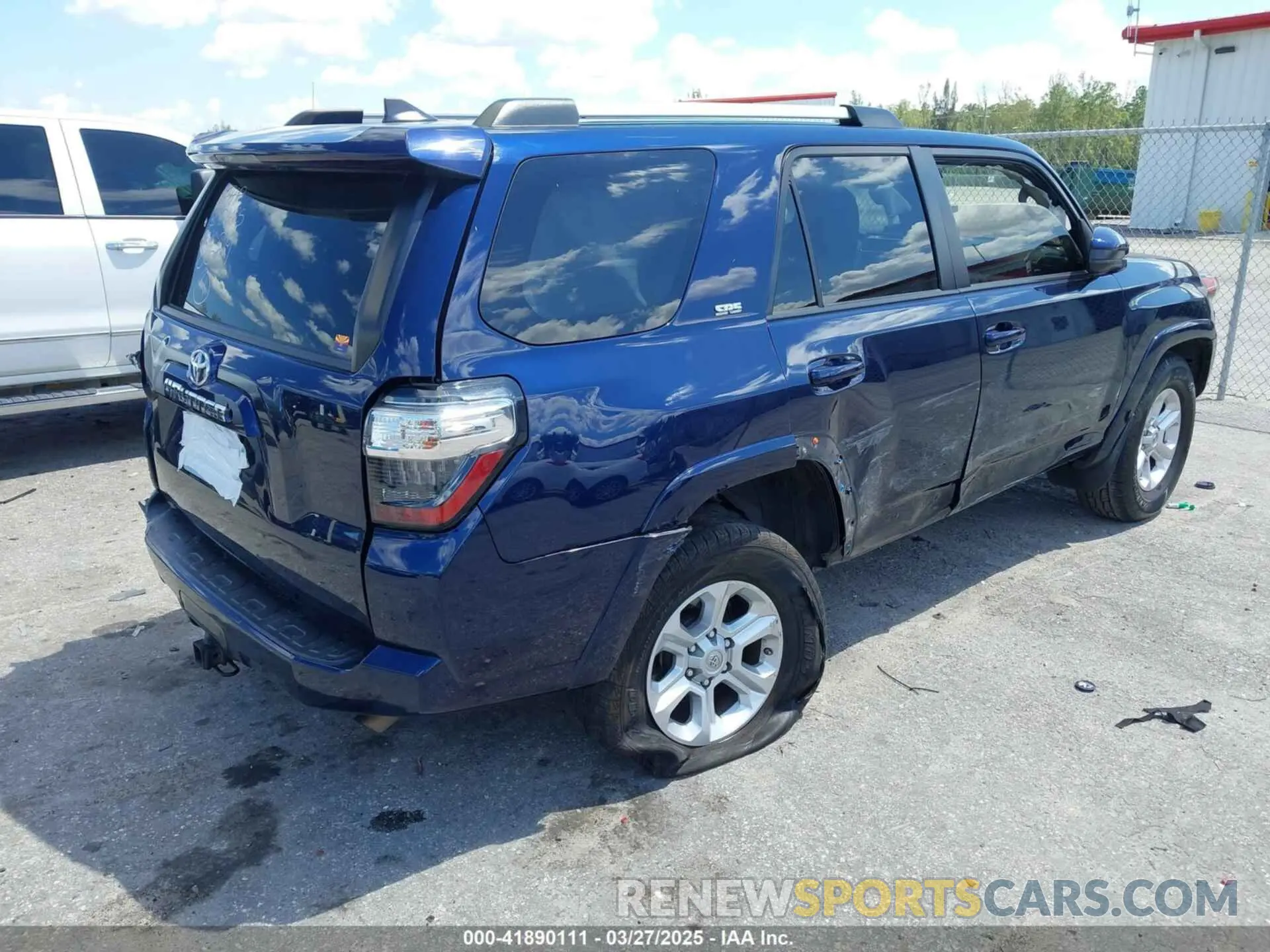 4 Photograph of a damaged car JTEEU5JR7M5238629 TOYOTA 4RUNNER 2021