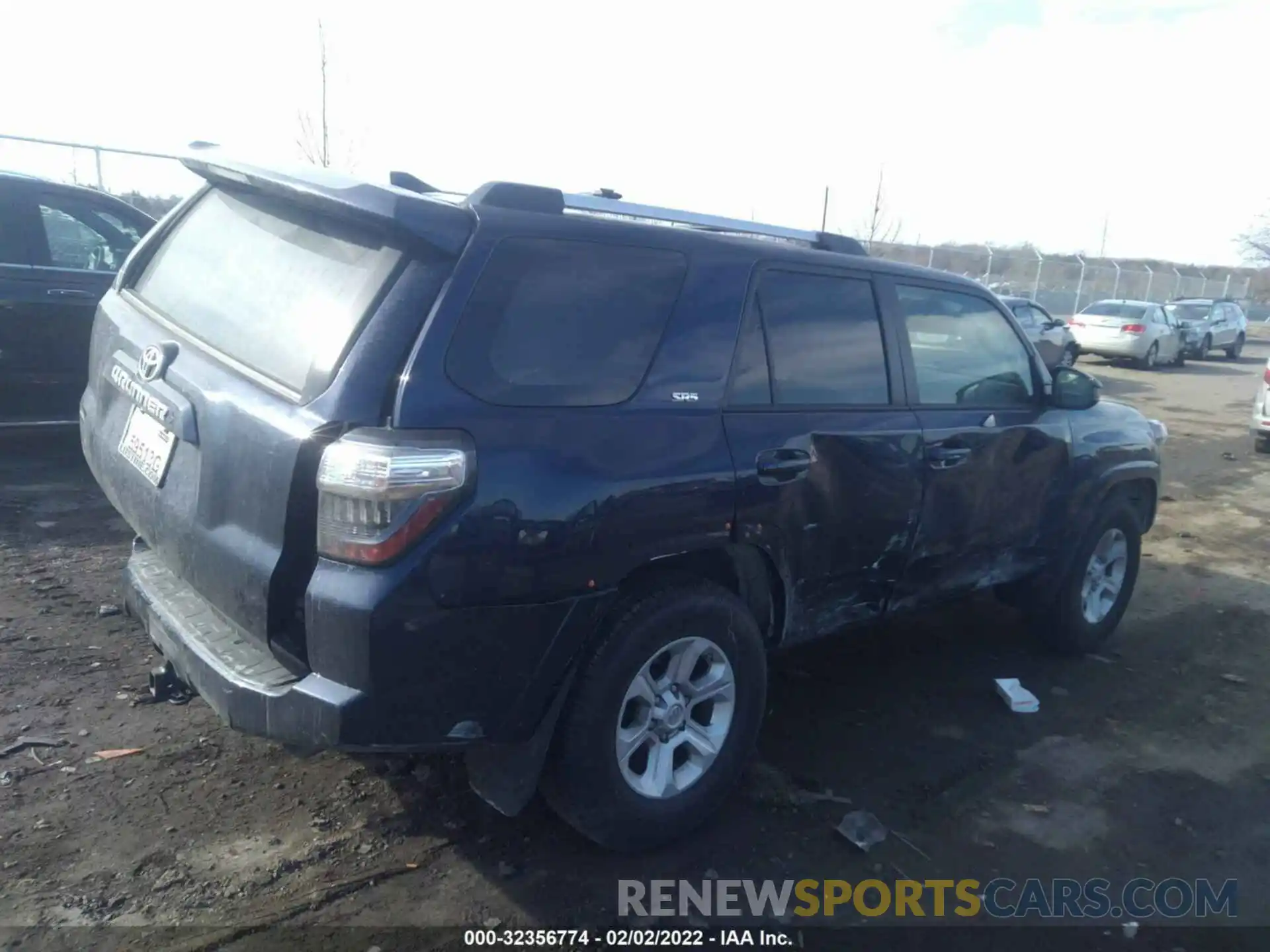 4 Photograph of a damaged car JTEEU5JR7M5245872 TOYOTA 4RUNNER 2021