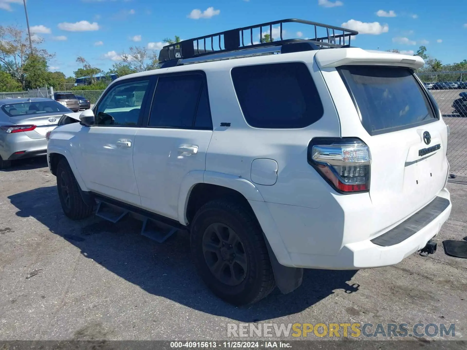 3 Photograph of a damaged car JTEEU5JR7M5249971 TOYOTA 4RUNNER 2021