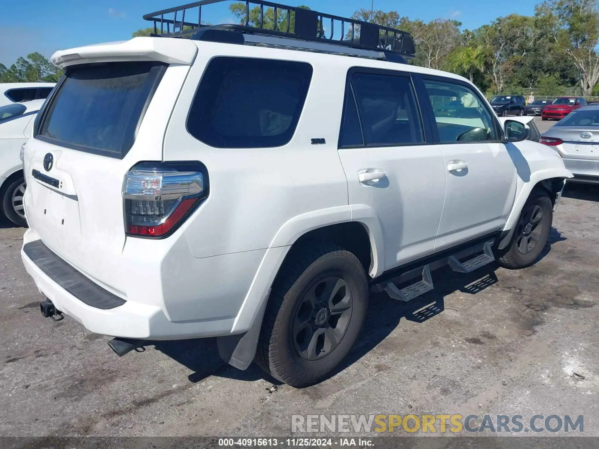 4 Photograph of a damaged car JTEEU5JR7M5249971 TOYOTA 4RUNNER 2021