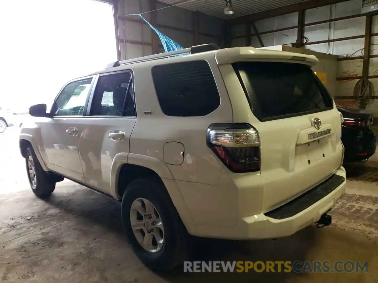 2 Photograph of a damaged car JTEEU5JR8M5234704 TOYOTA 4RUNNER 2021