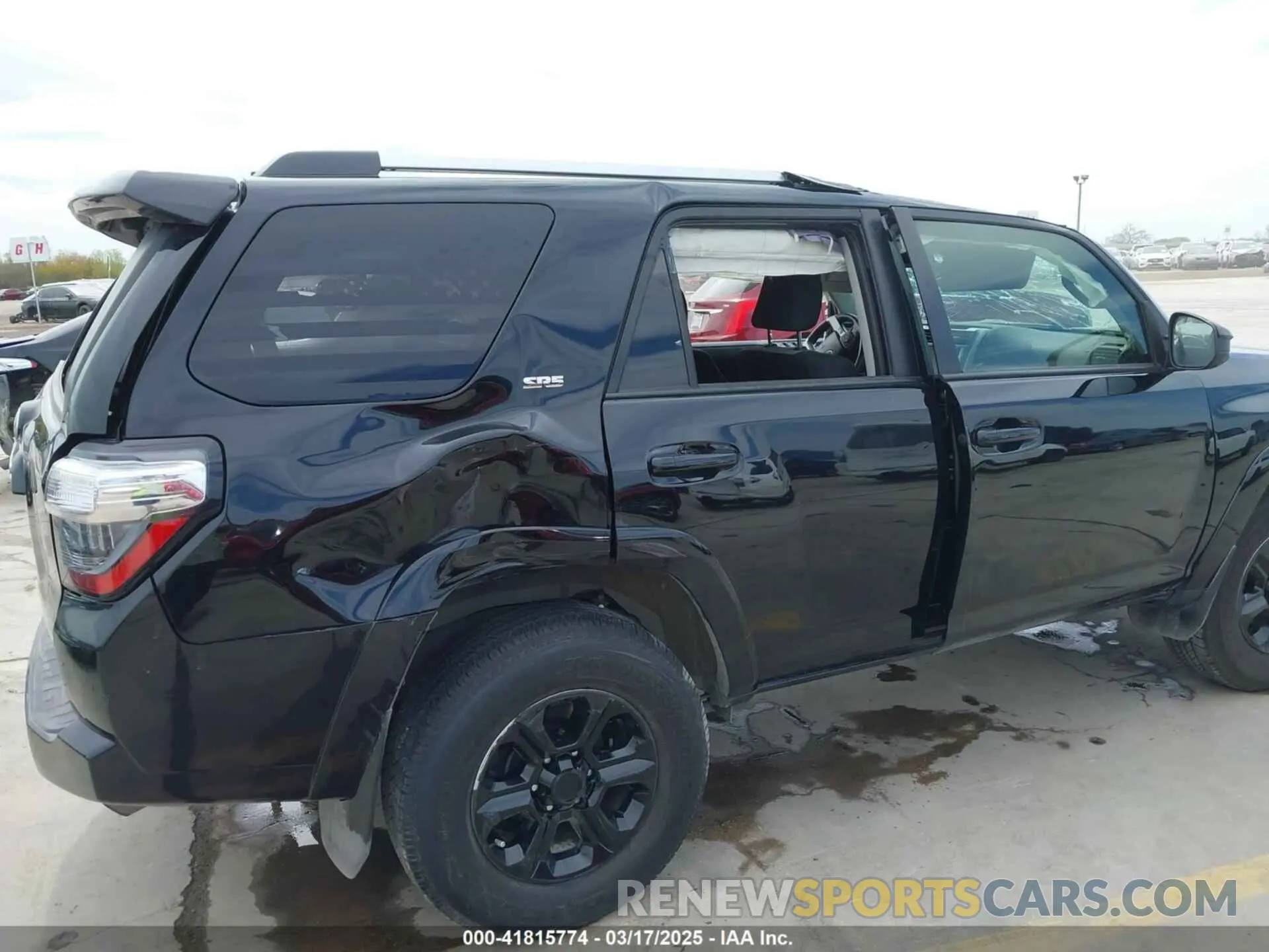 12 Photograph of a damaged car JTEEU5JR8M5235982 TOYOTA 4RUNNER 2021