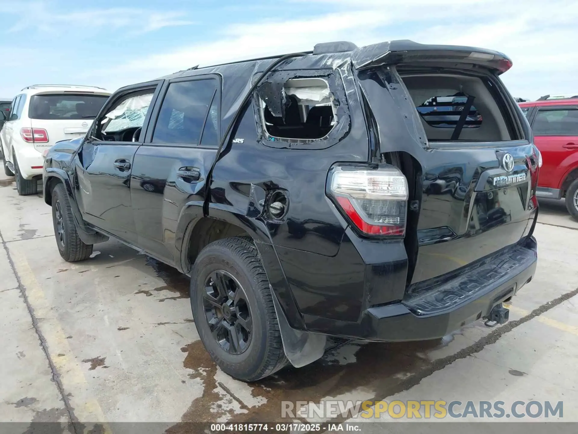 3 Photograph of a damaged car JTEEU5JR8M5235982 TOYOTA 4RUNNER 2021
