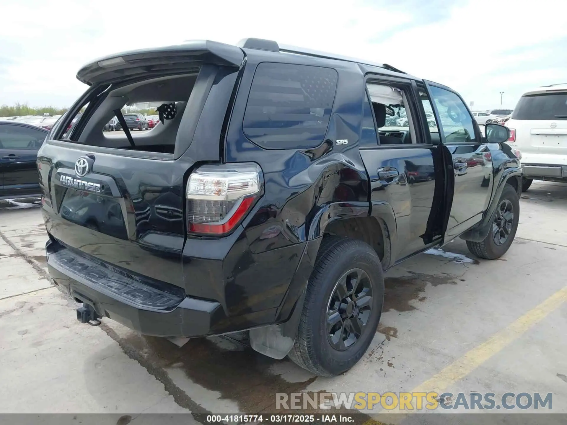 4 Photograph of a damaged car JTEEU5JR8M5235982 TOYOTA 4RUNNER 2021