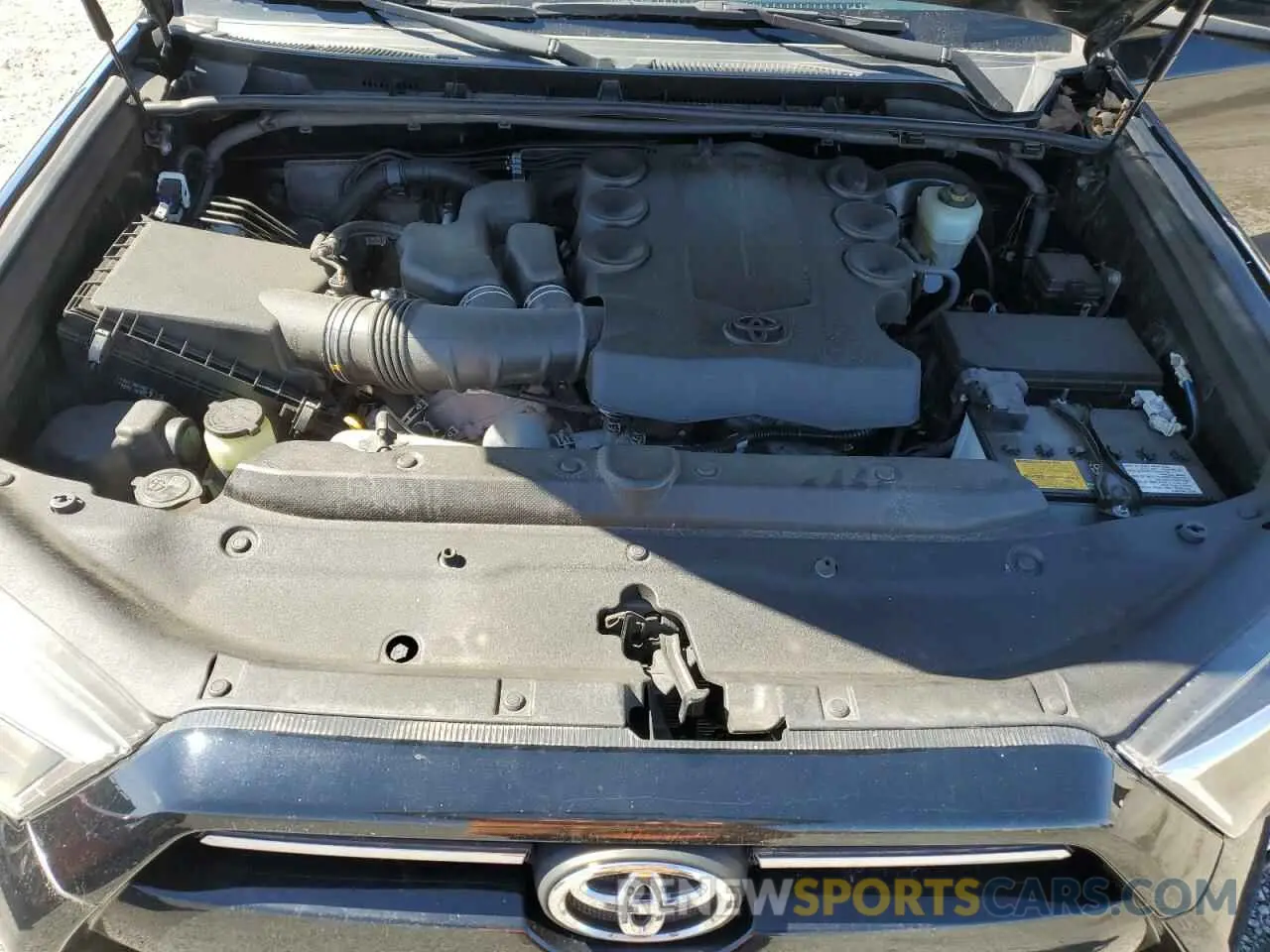 12 Photograph of a damaged car JTEEU5JR9M5233450 TOYOTA 4RUNNER 2021