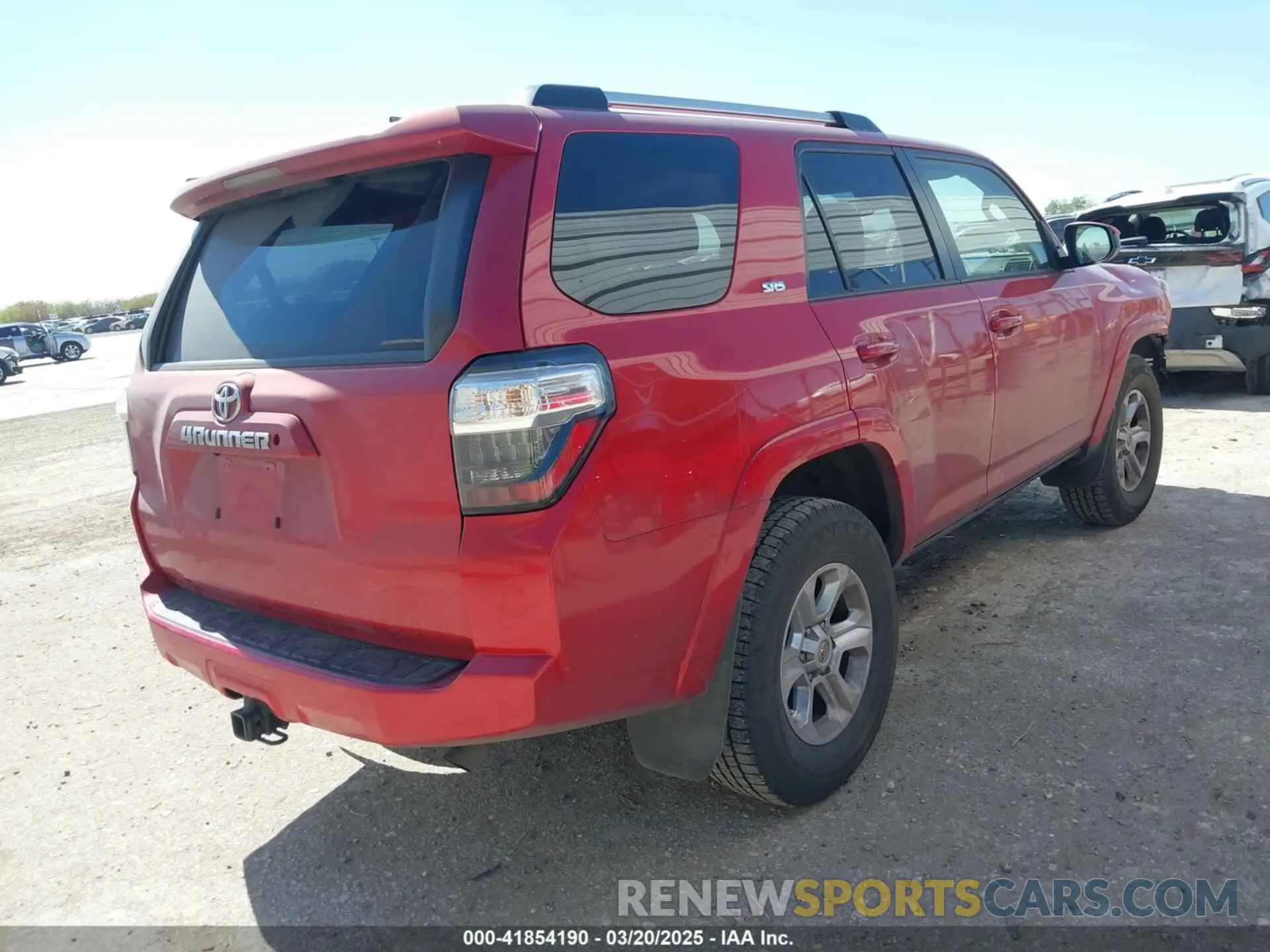 4 Photograph of a damaged car JTEEU5JR9M5236350 TOYOTA 4RUNNER 2021