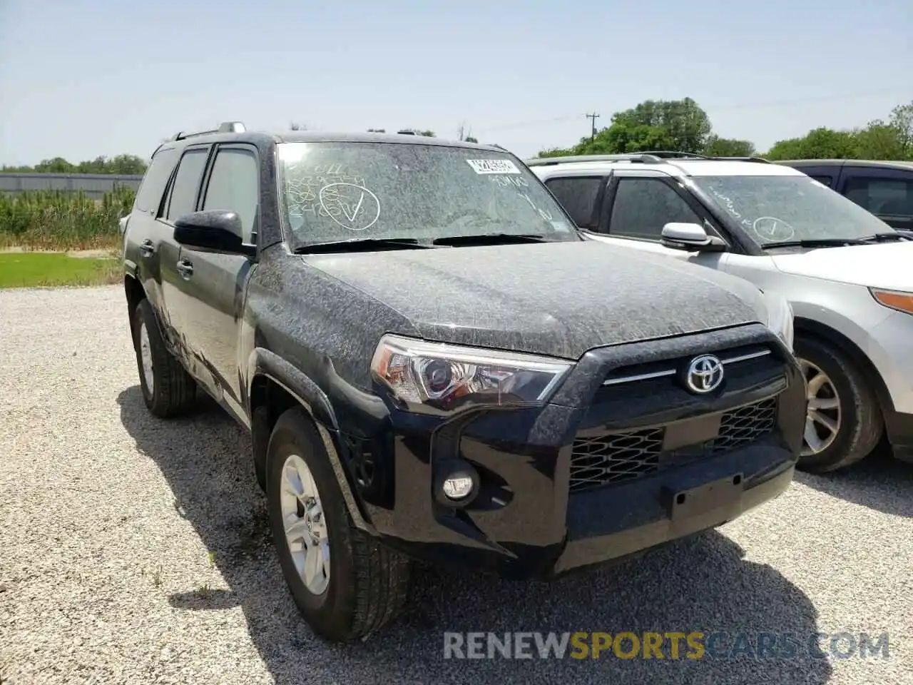 1 Photograph of a damaged car JTEEU5JR9M5242570 TOYOTA 4RUNNER 2021