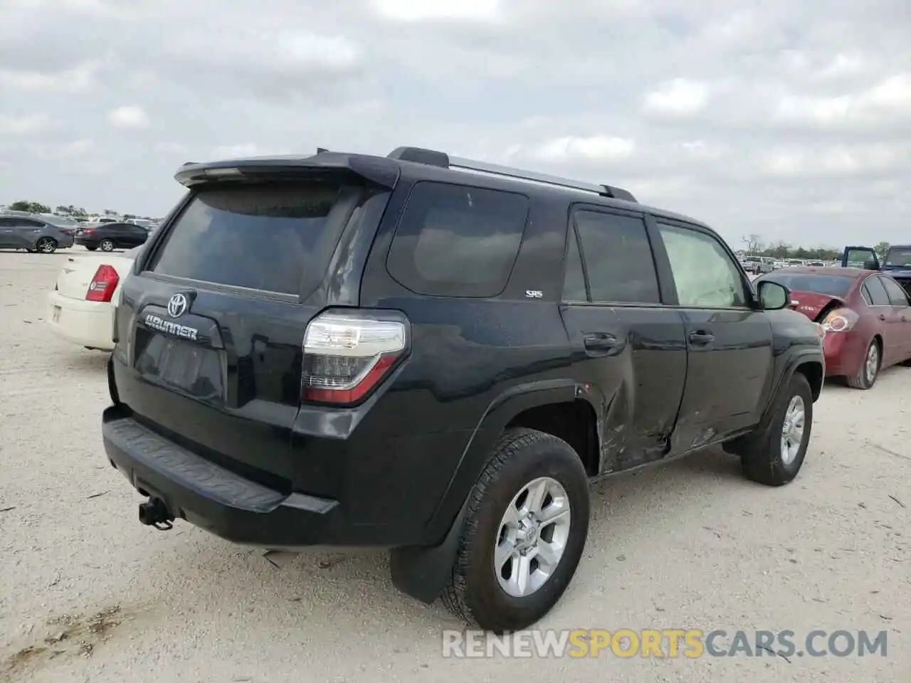 4 Photograph of a damaged car JTEEU5JR9M5242570 TOYOTA 4RUNNER 2021