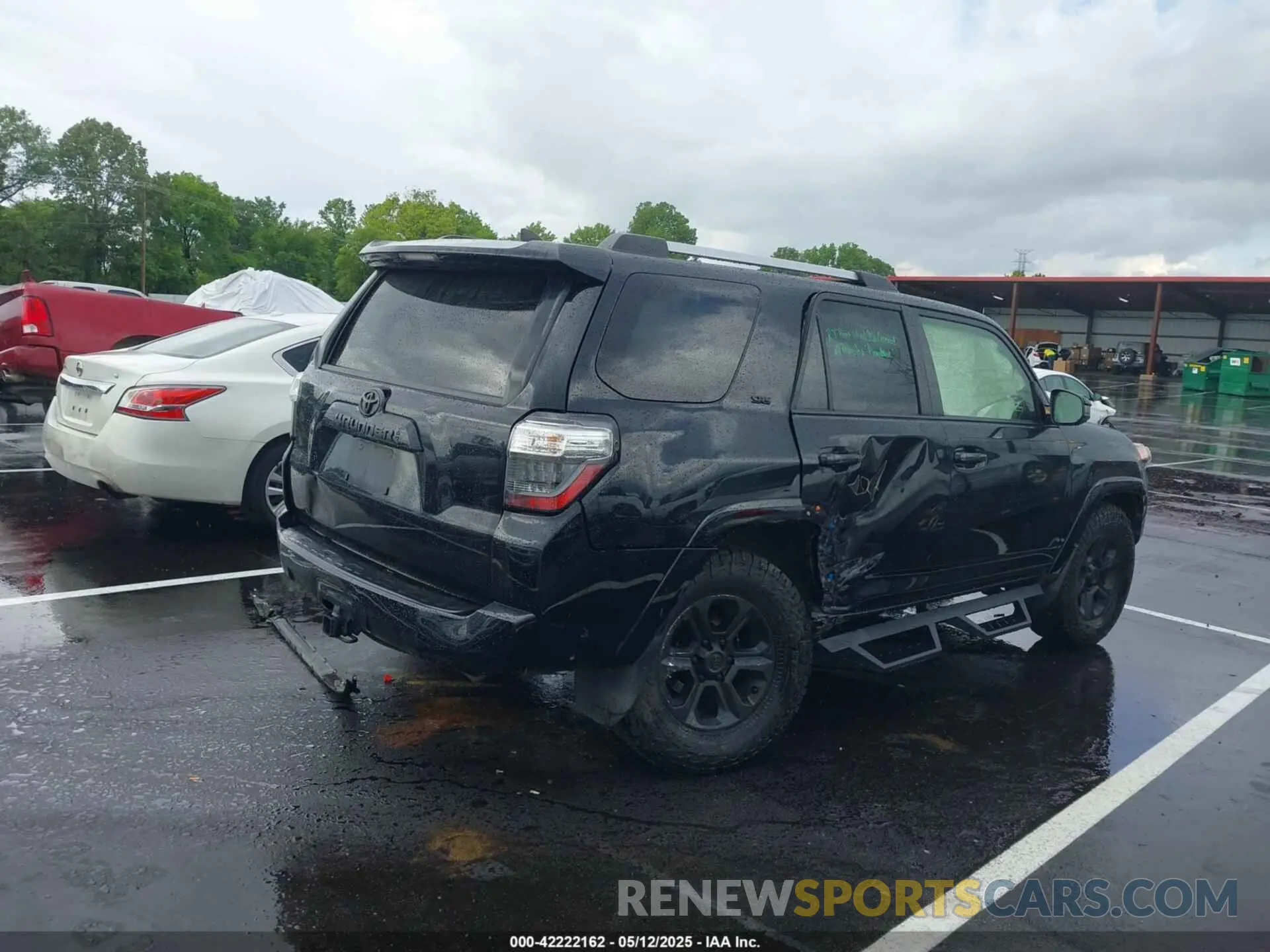 13 Photograph of a damaged car JTEEU5JRXM5239905 TOYOTA 4RUNNER 2021