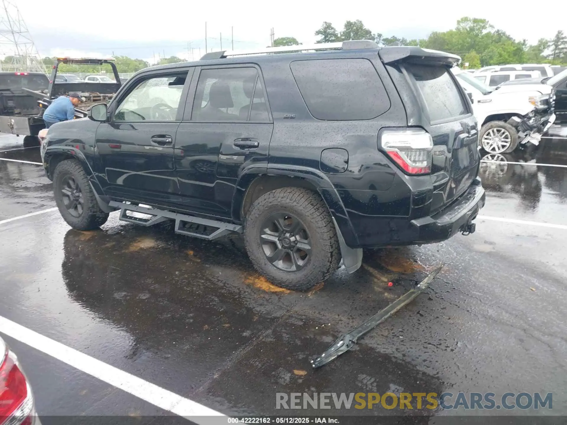 14 Photograph of a damaged car JTEEU5JRXM5239905 TOYOTA 4RUNNER 2021