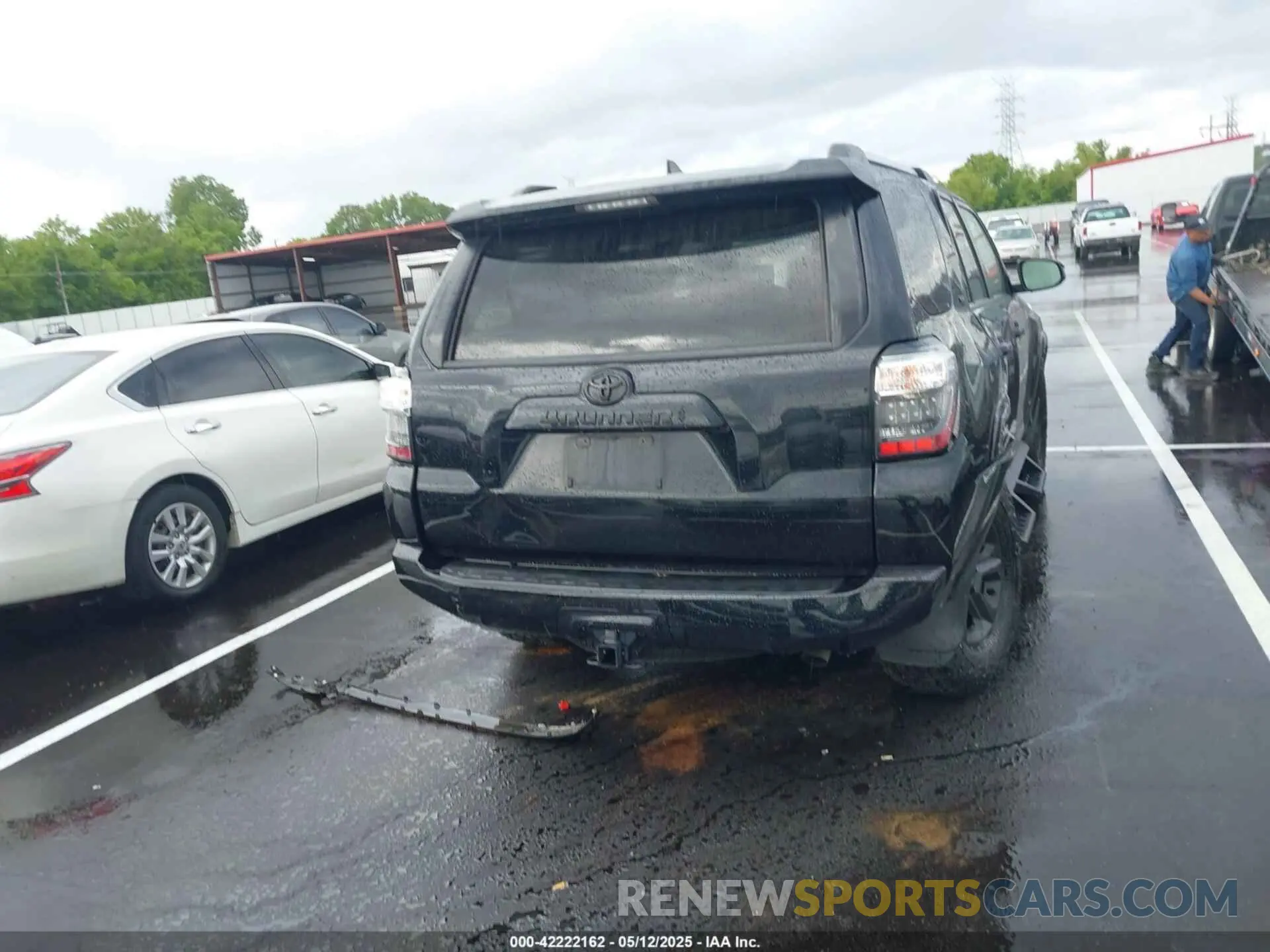 16 Photograph of a damaged car JTEEU5JRXM5239905 TOYOTA 4RUNNER 2021