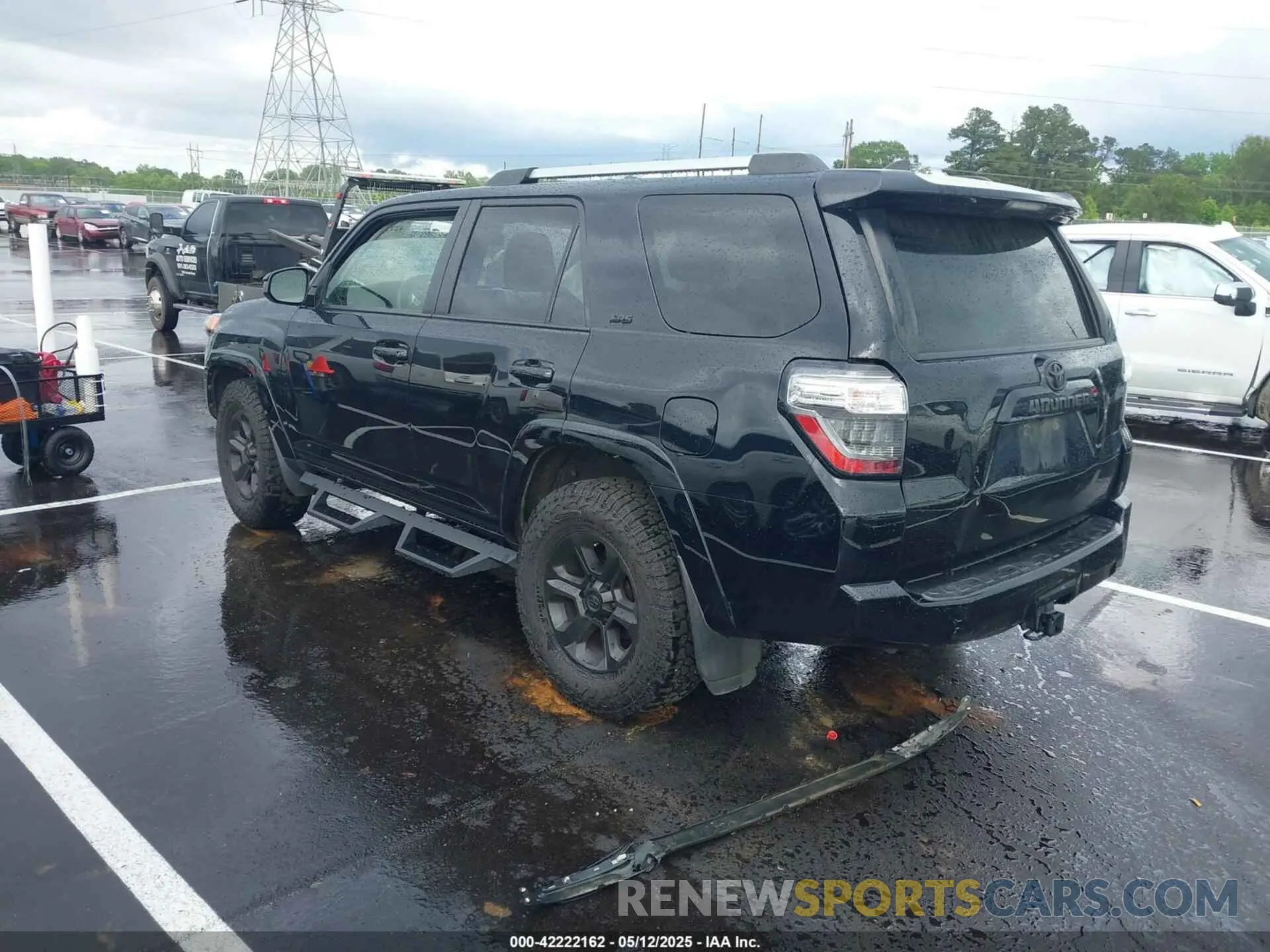 3 Photograph of a damaged car JTEEU5JRXM5239905 TOYOTA 4RUNNER 2021