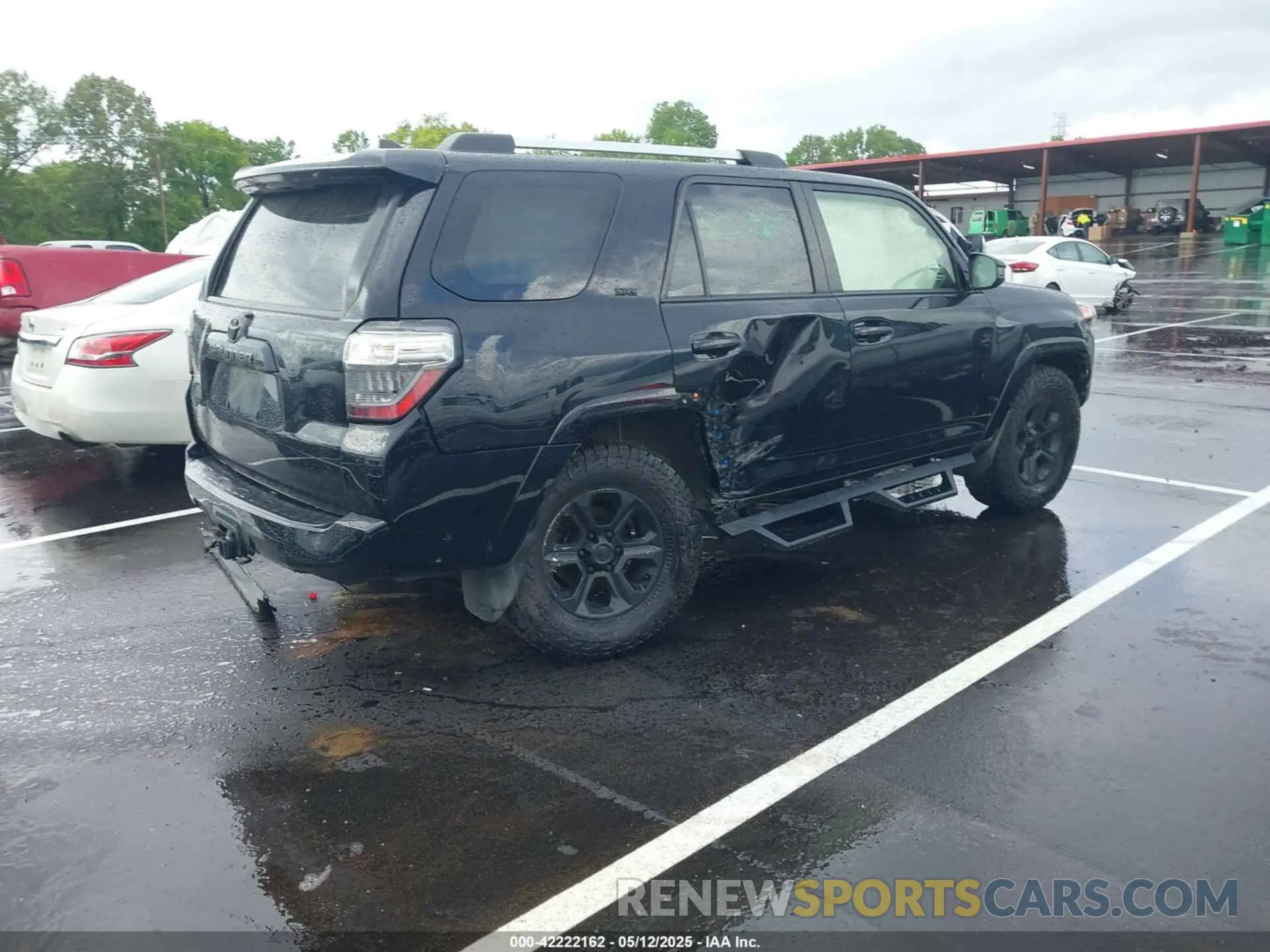 4 Photograph of a damaged car JTEEU5JRXM5239905 TOYOTA 4RUNNER 2021